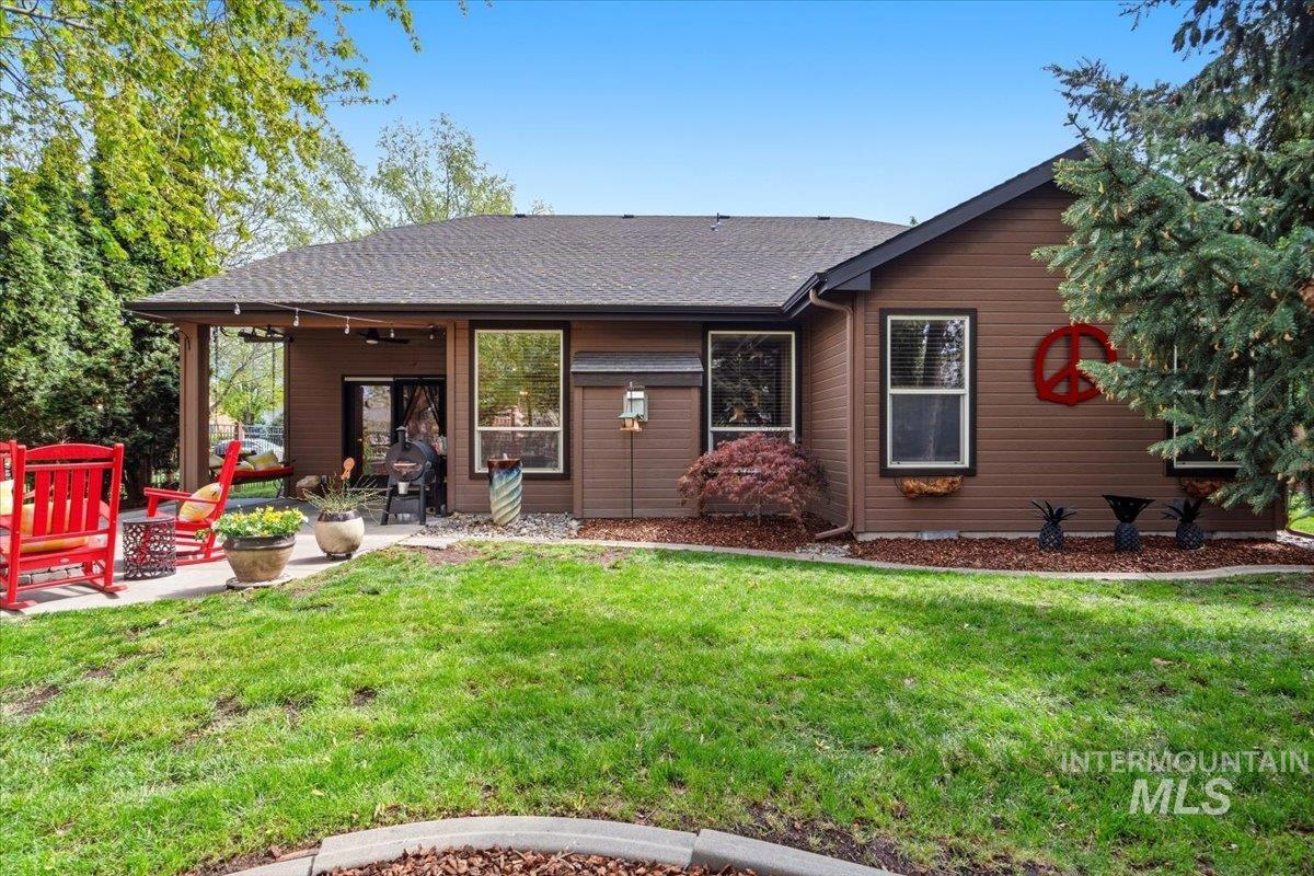 3727 N Hollymount Way