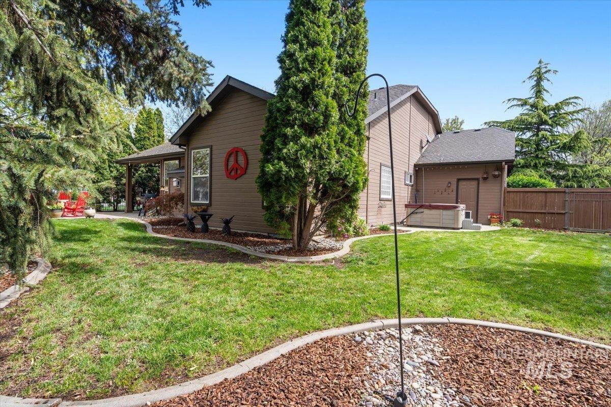3727 N Hollymount Way