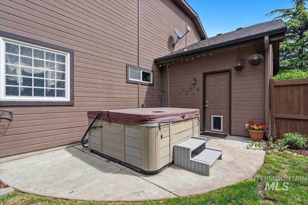 3727 N Hollymount Way