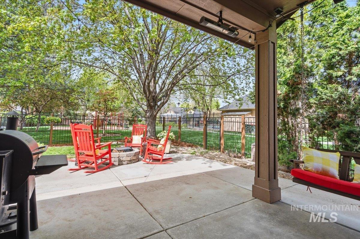 3727 N Hollymount Way