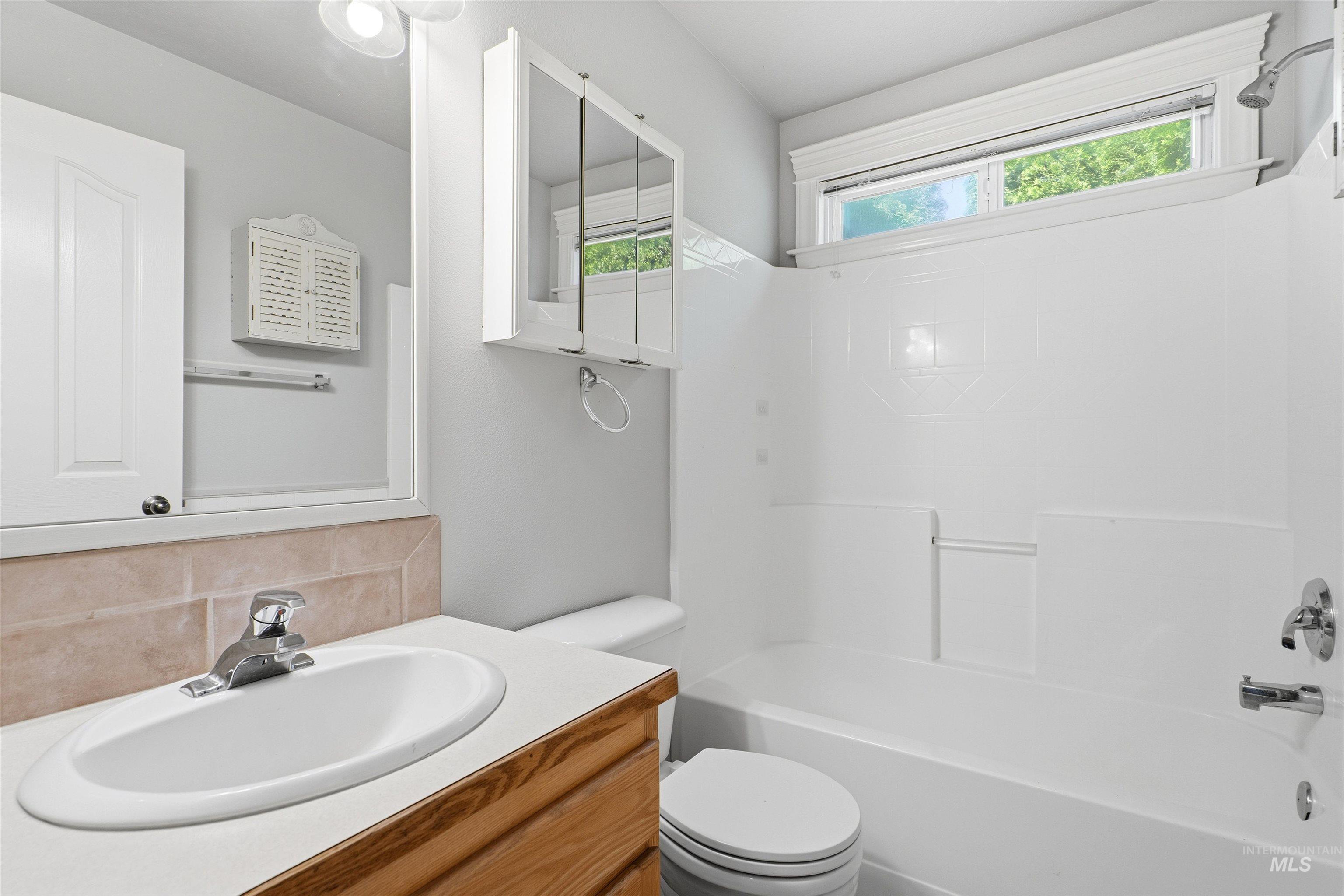 5303 Howard Lane