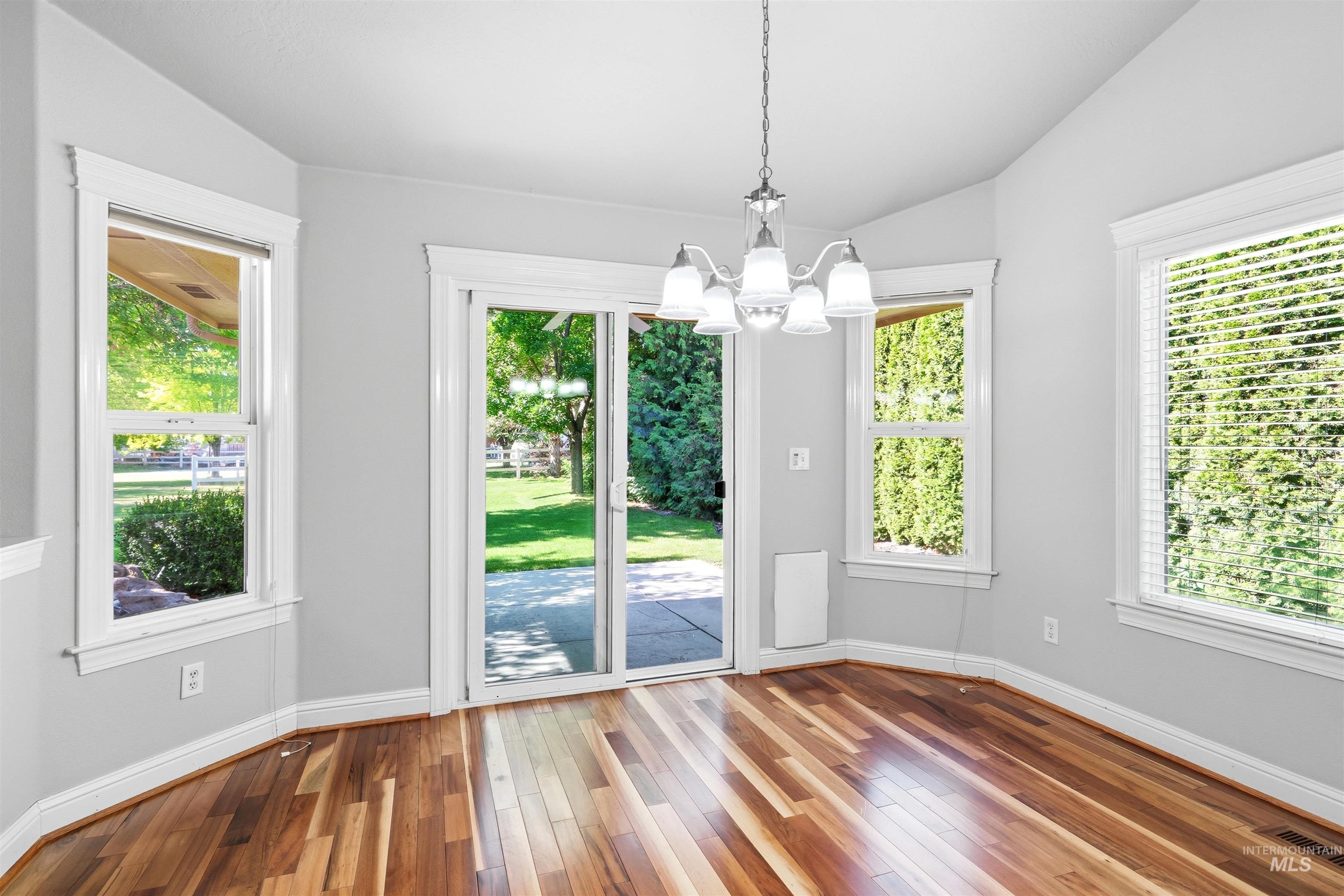 5303 Howard Lane