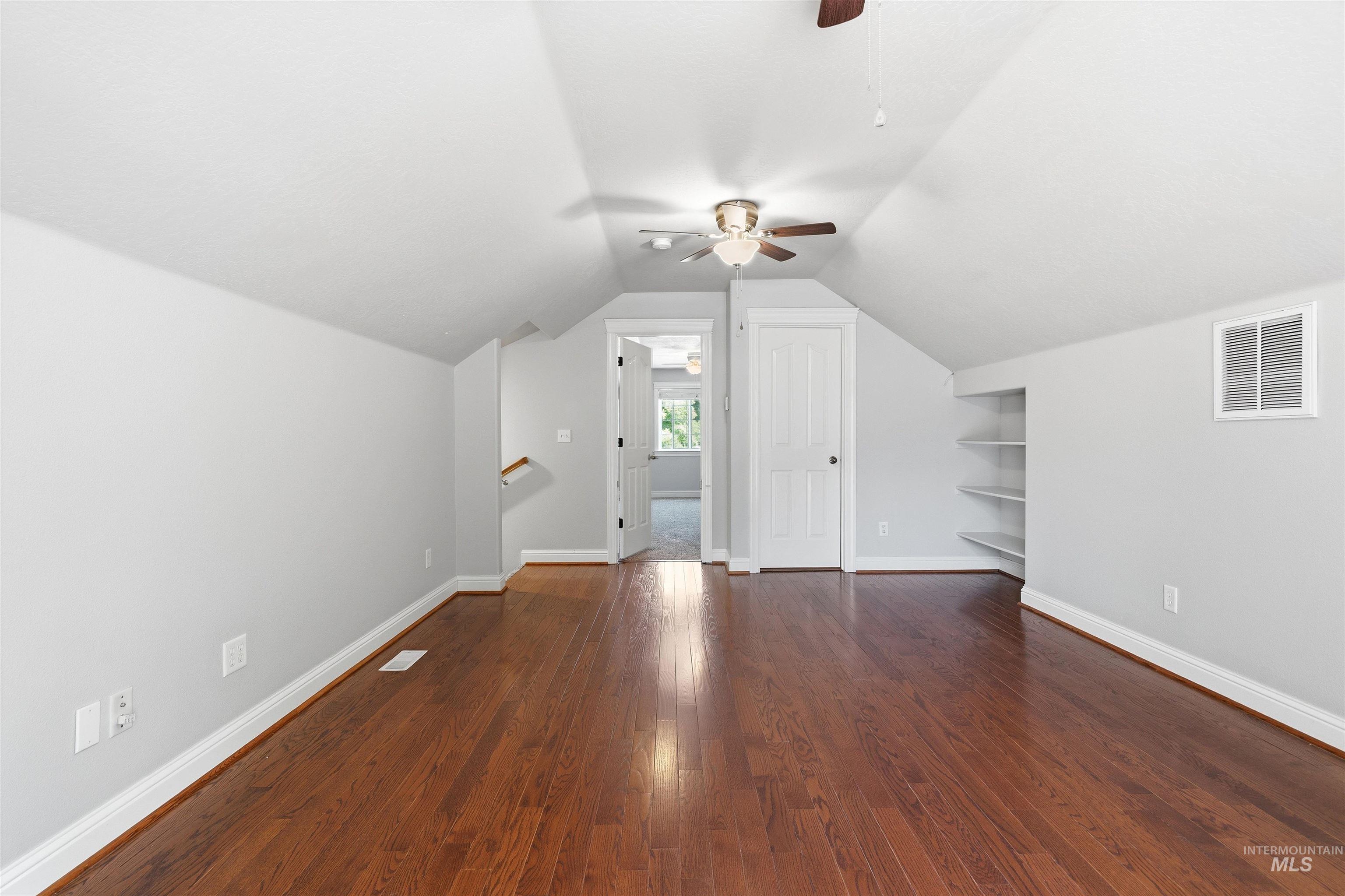 5303 Howard Lane