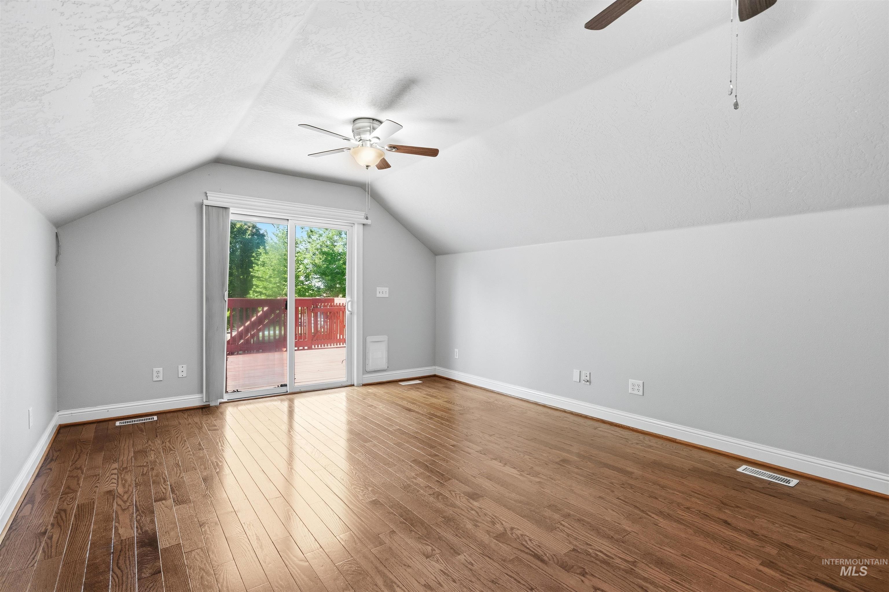 5303 Howard Lane