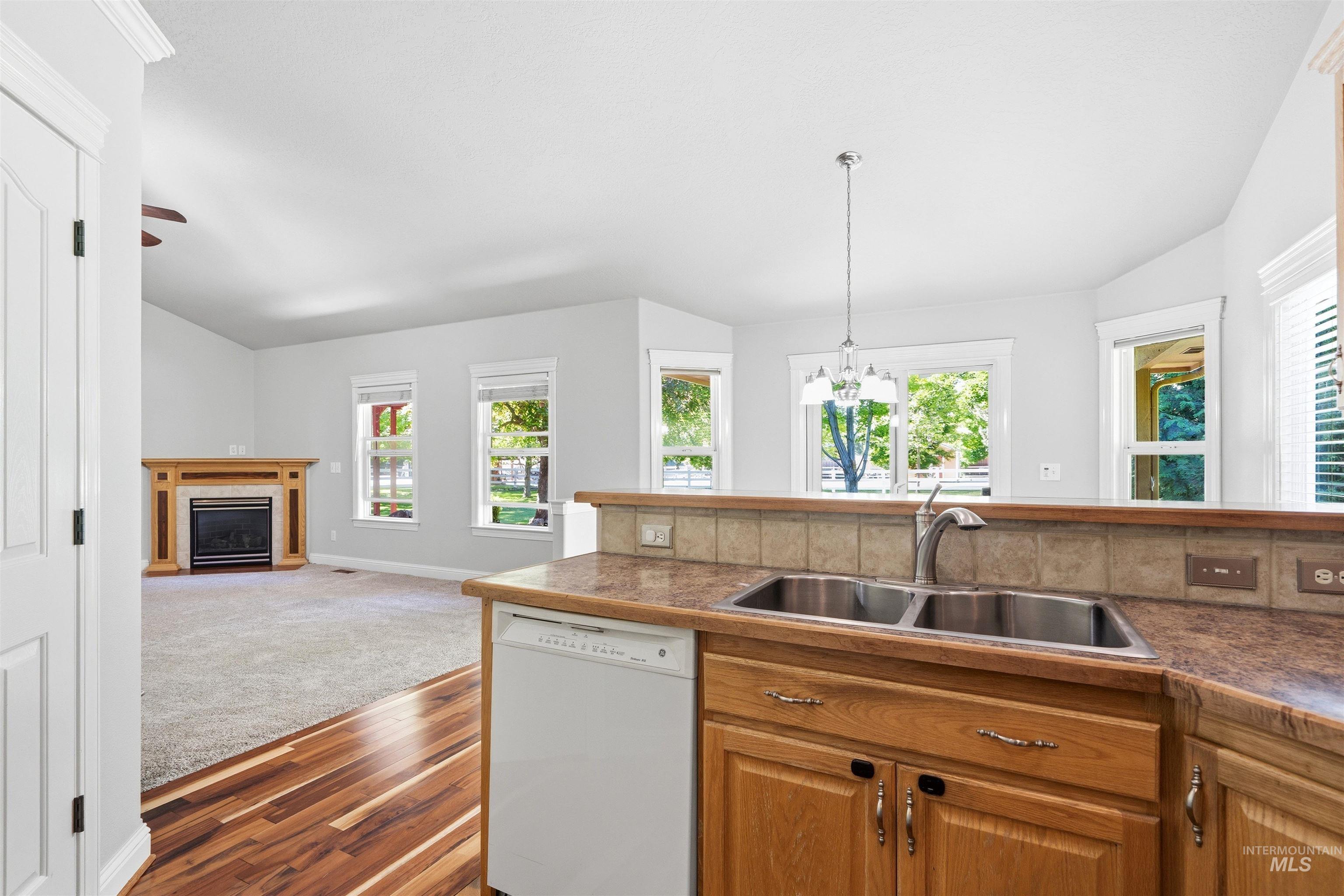 5303 Howard Lane