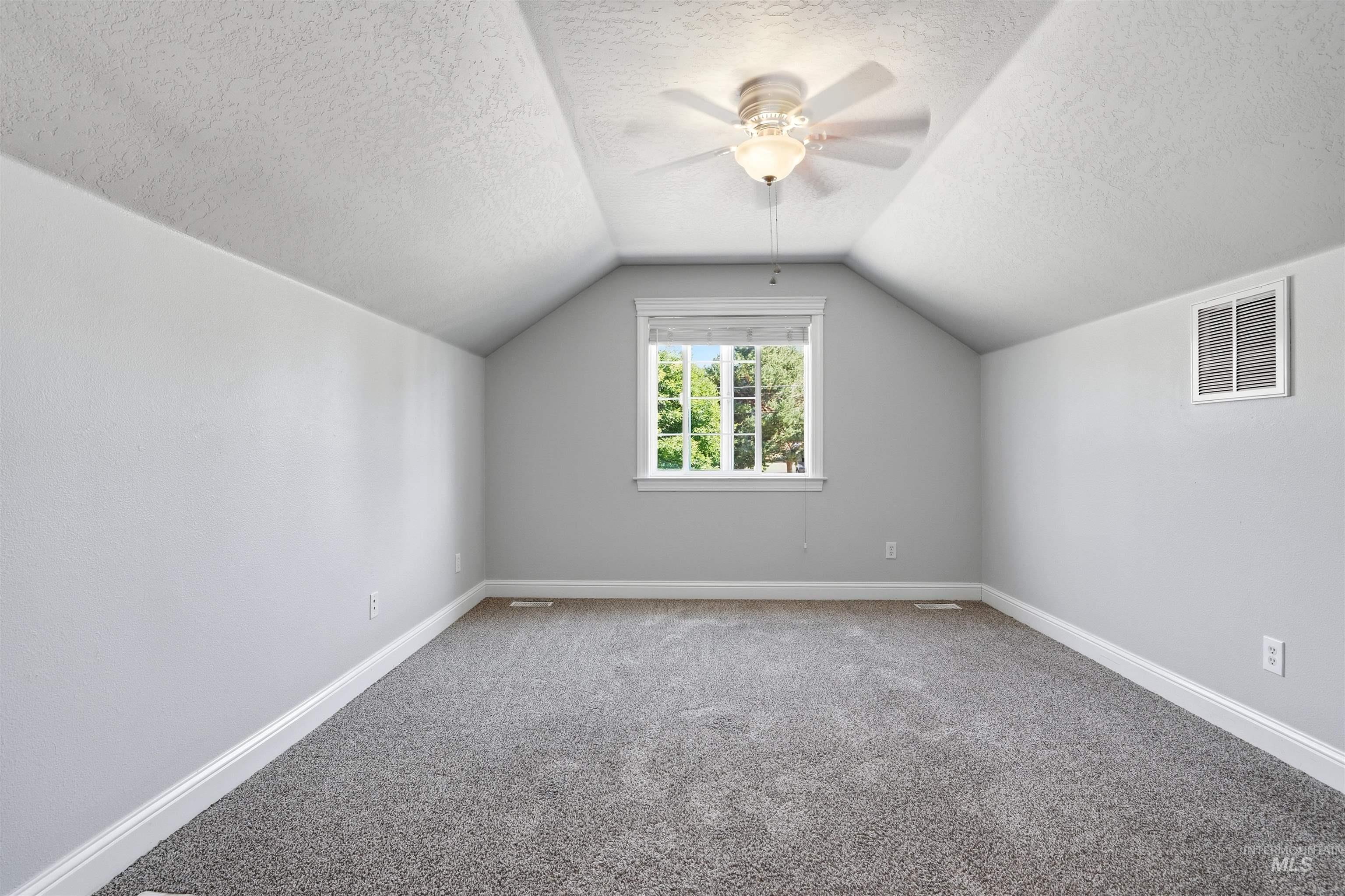 5303 Howard Lane