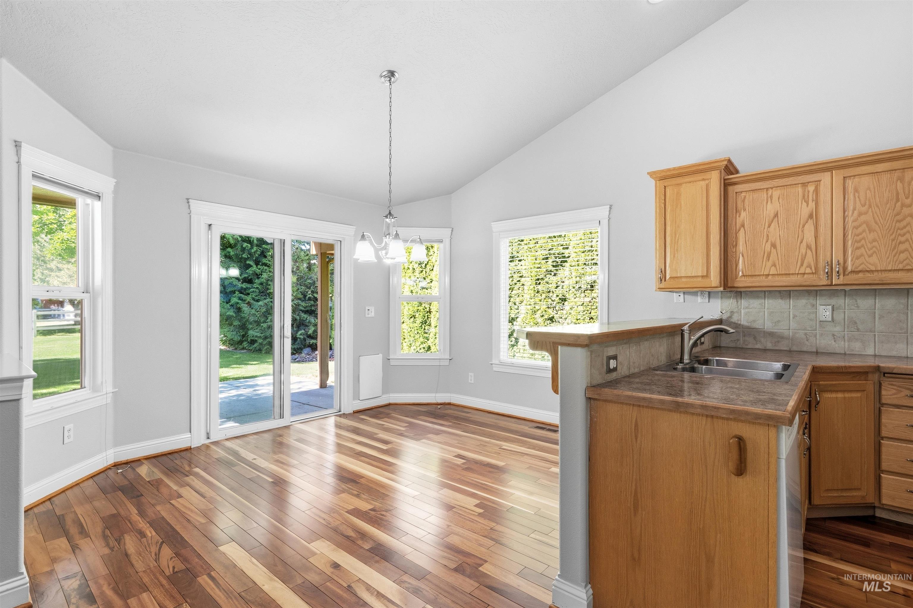 5303 Howard Lane