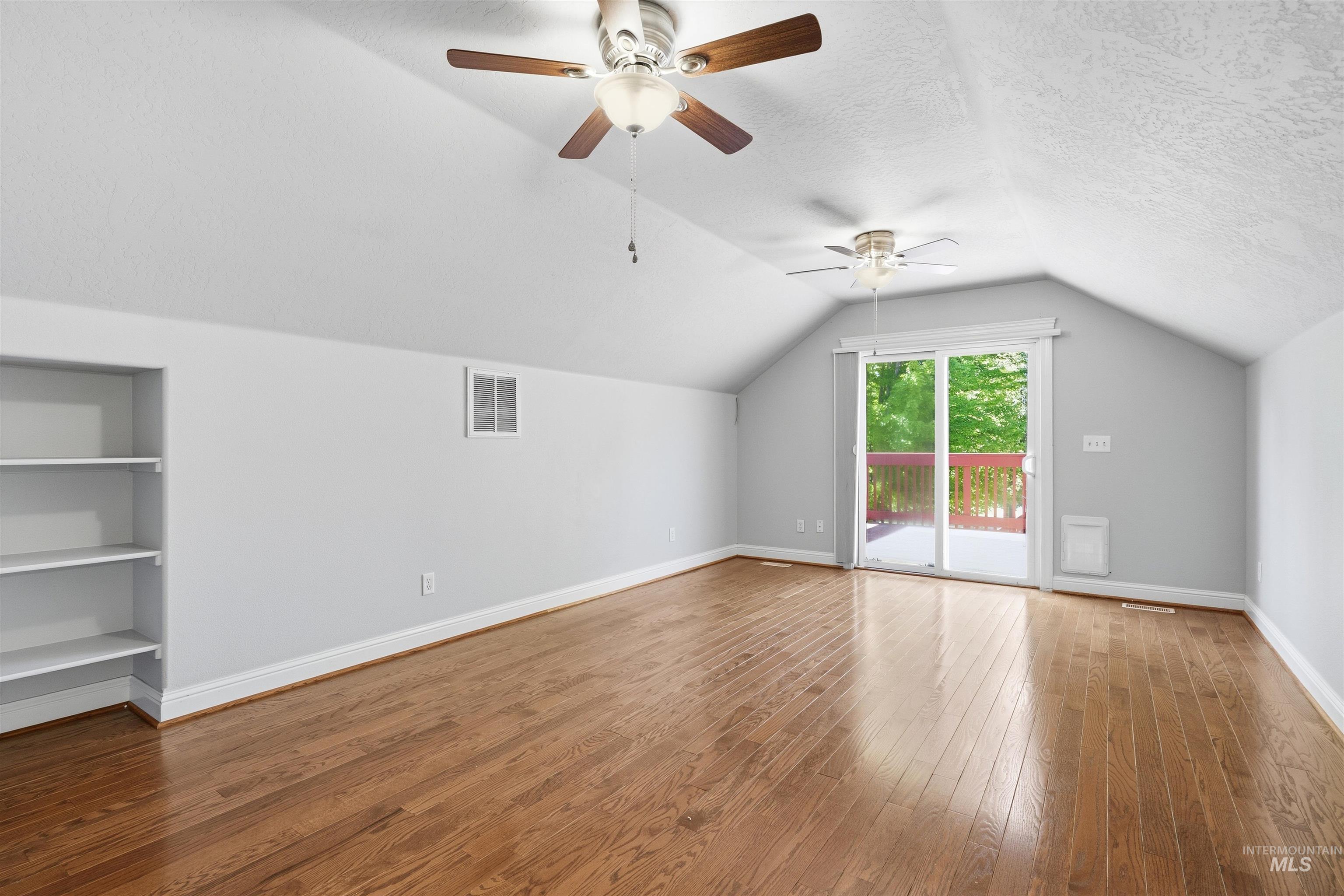 5303 Howard Lane