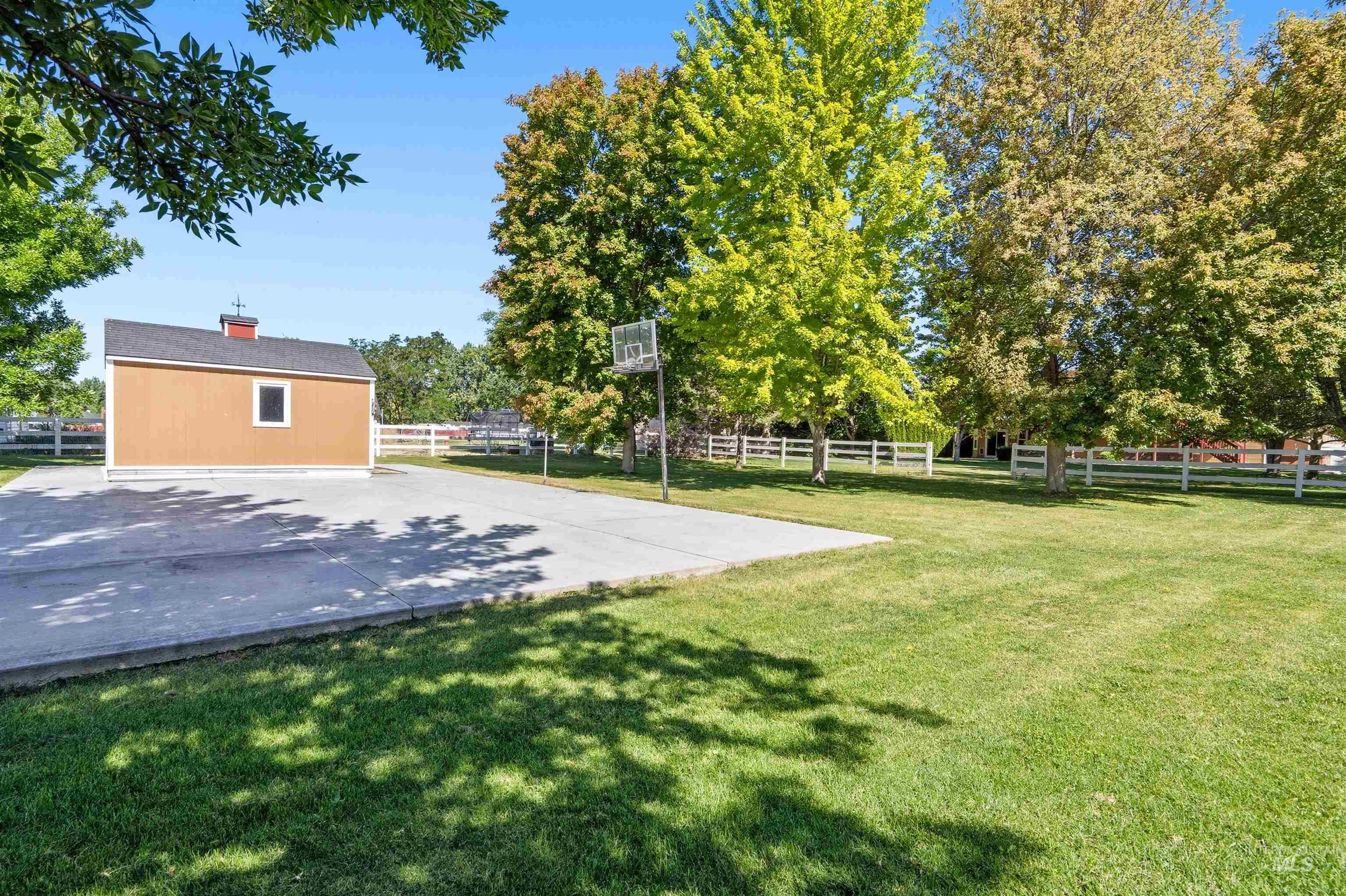 5303 Howard Lane