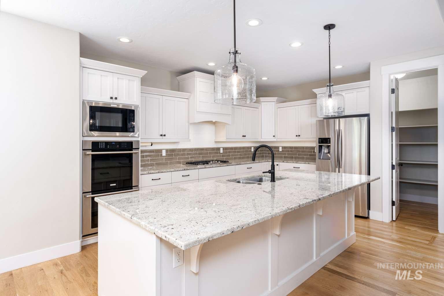 2598 E La Grange Dr