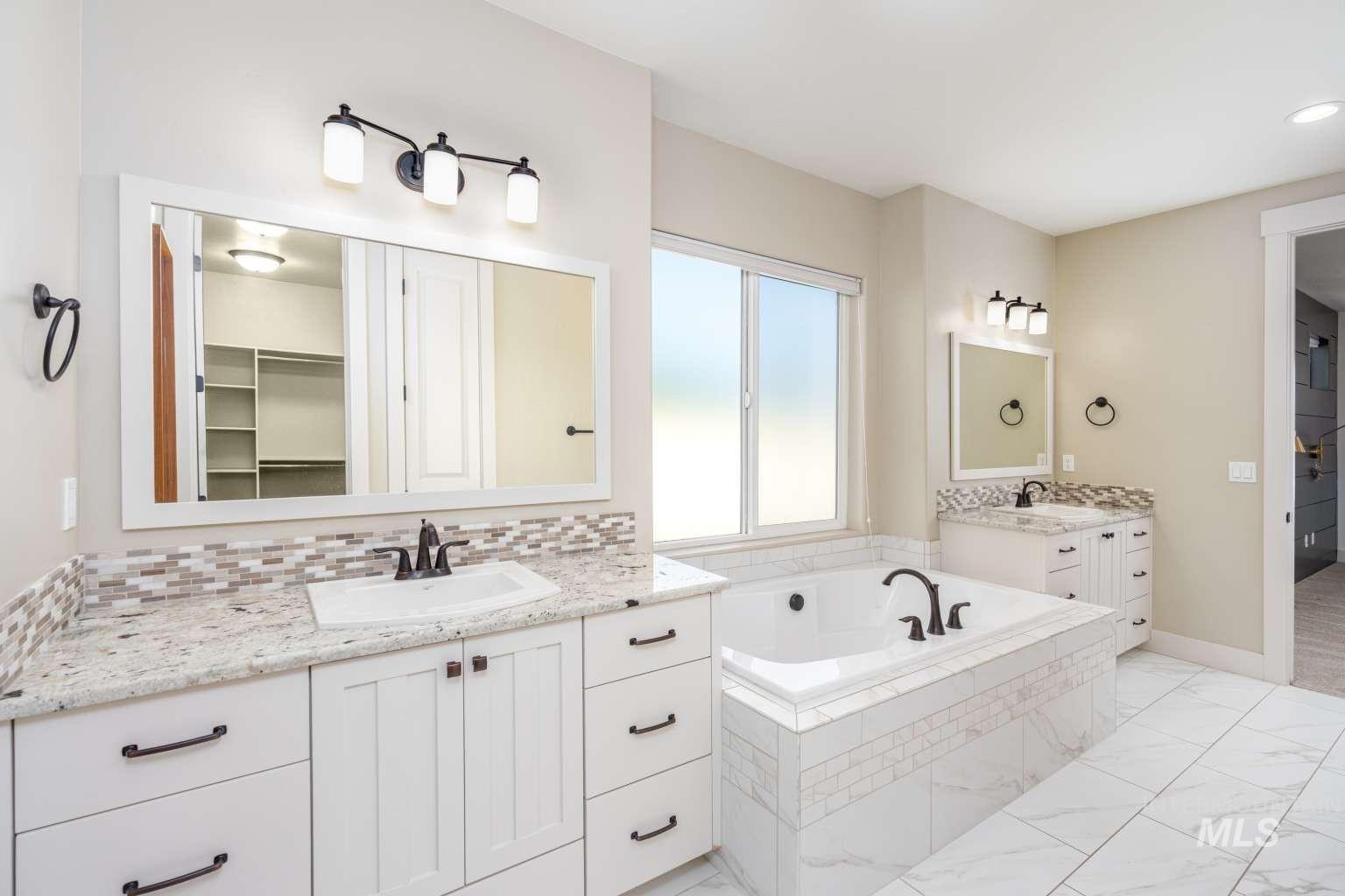 2598 E La Grange Dr