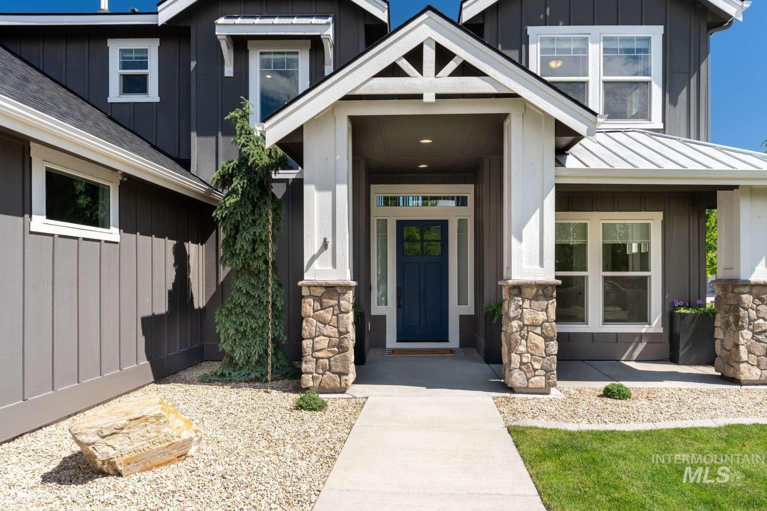 2598 E La Grange Dr
