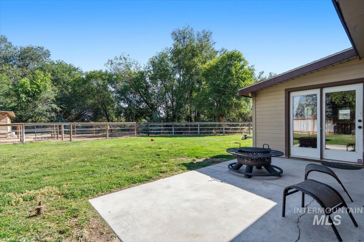 2322 W Roosevelt Avenue
