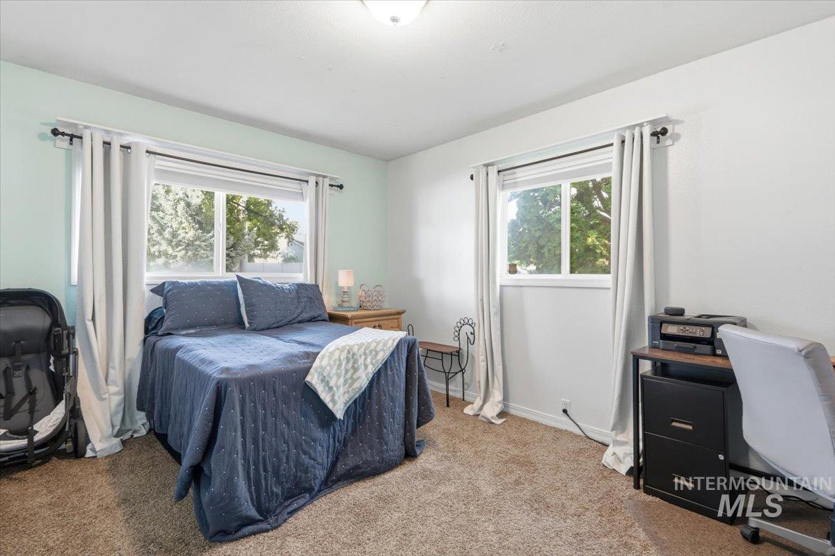 2322 W Roosevelt Avenue
