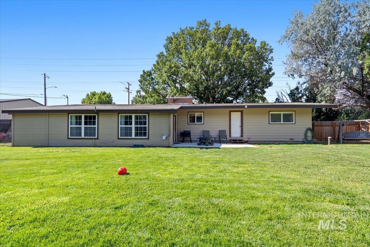 2322 W Roosevelt Avenue