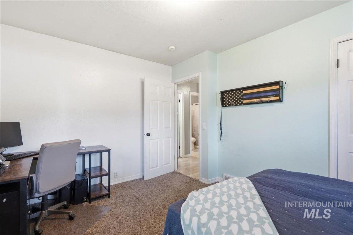 2322 W Roosevelt Avenue