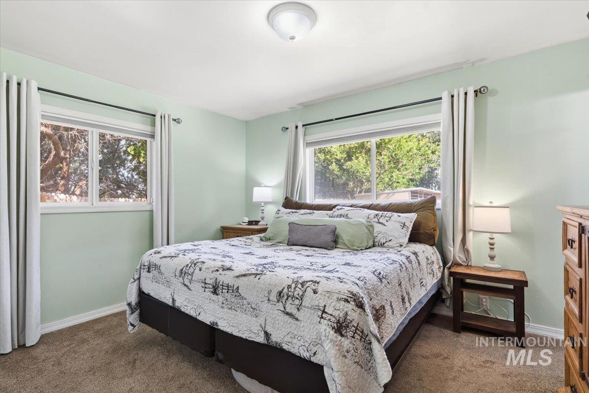 2322 W Roosevelt Avenue