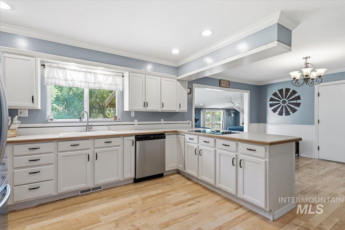 2322 W Roosevelt Avenue
