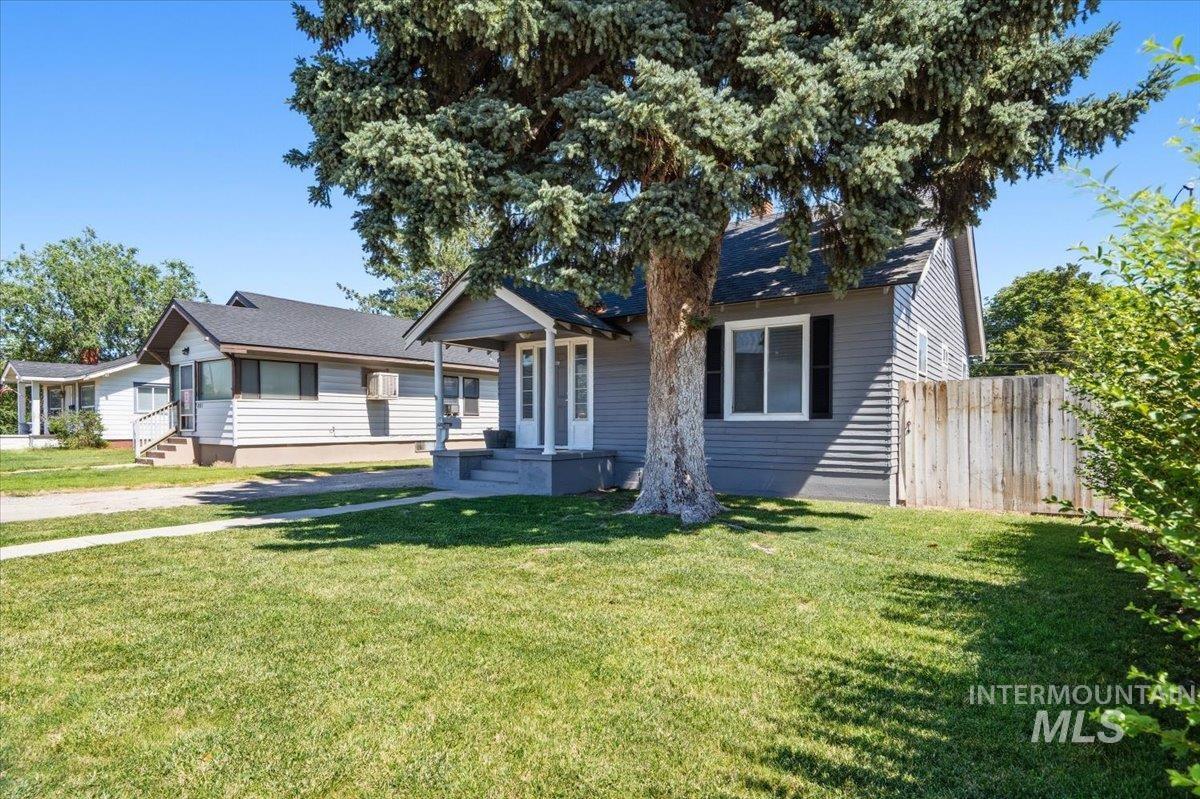 620 16th Avenue S.