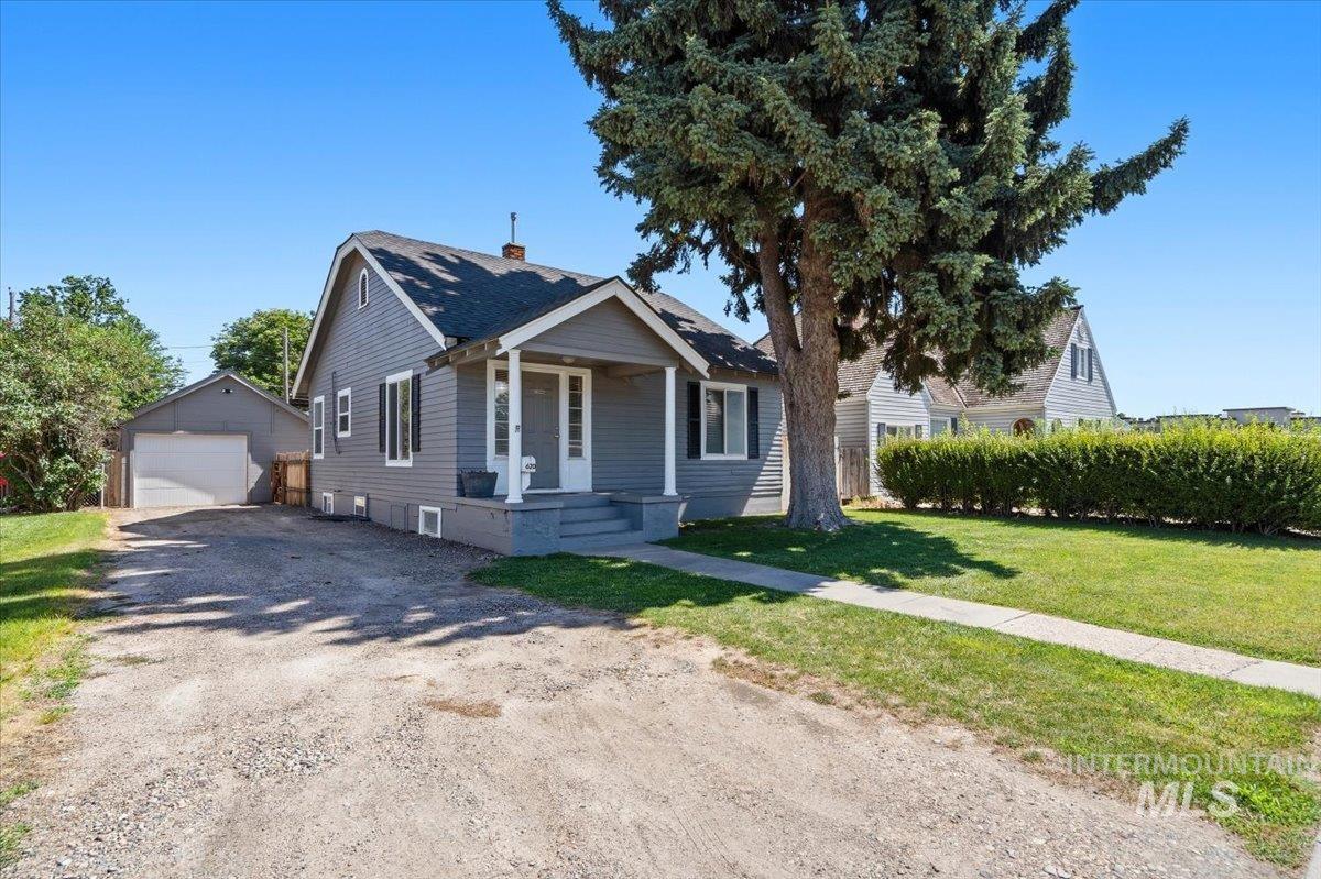 620 16th Avenue S.