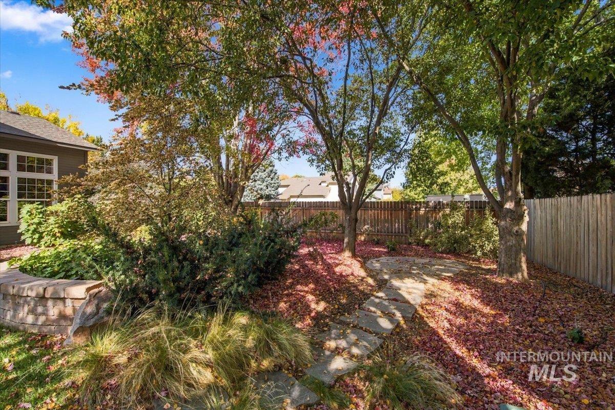 4928 N Lawsonia