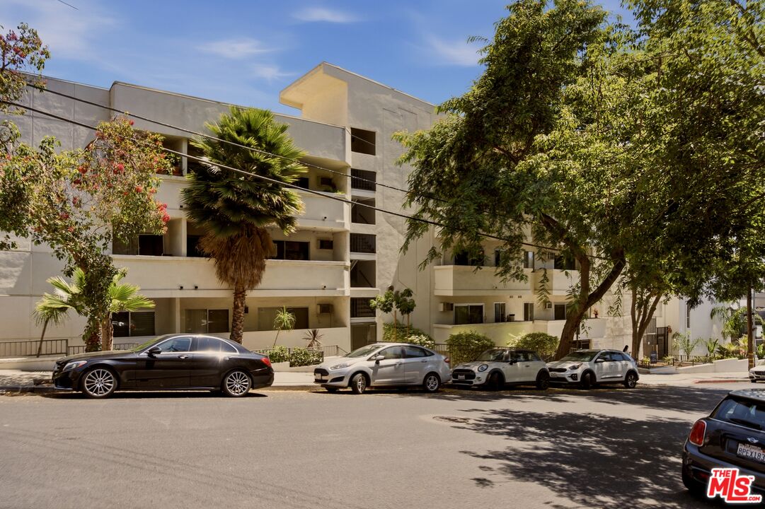 960 Larrabee St Unit: 117
