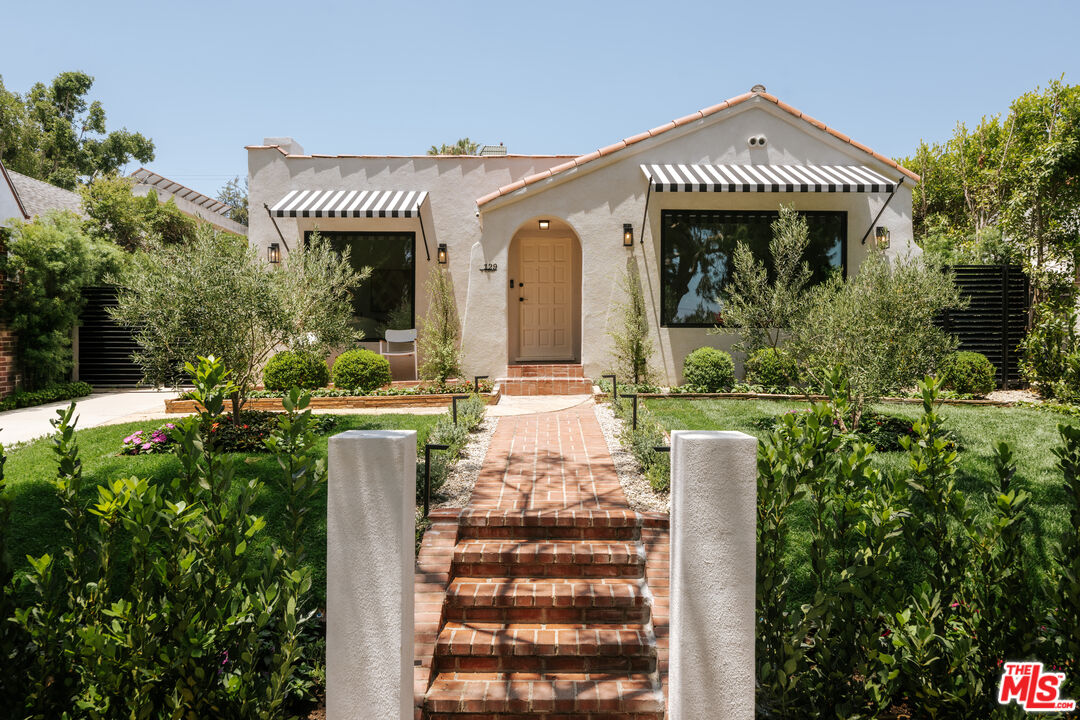 129 N Almont Dr