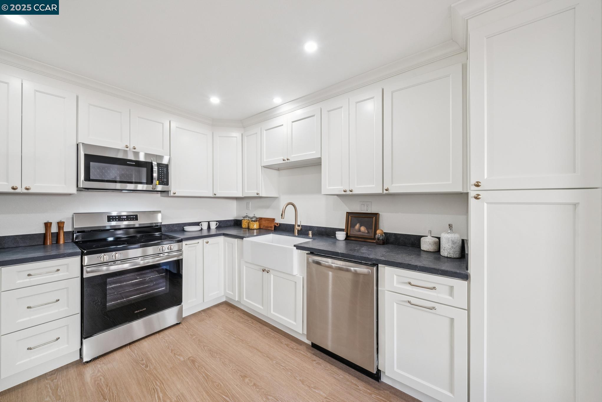 943 MATTERHORN COURT