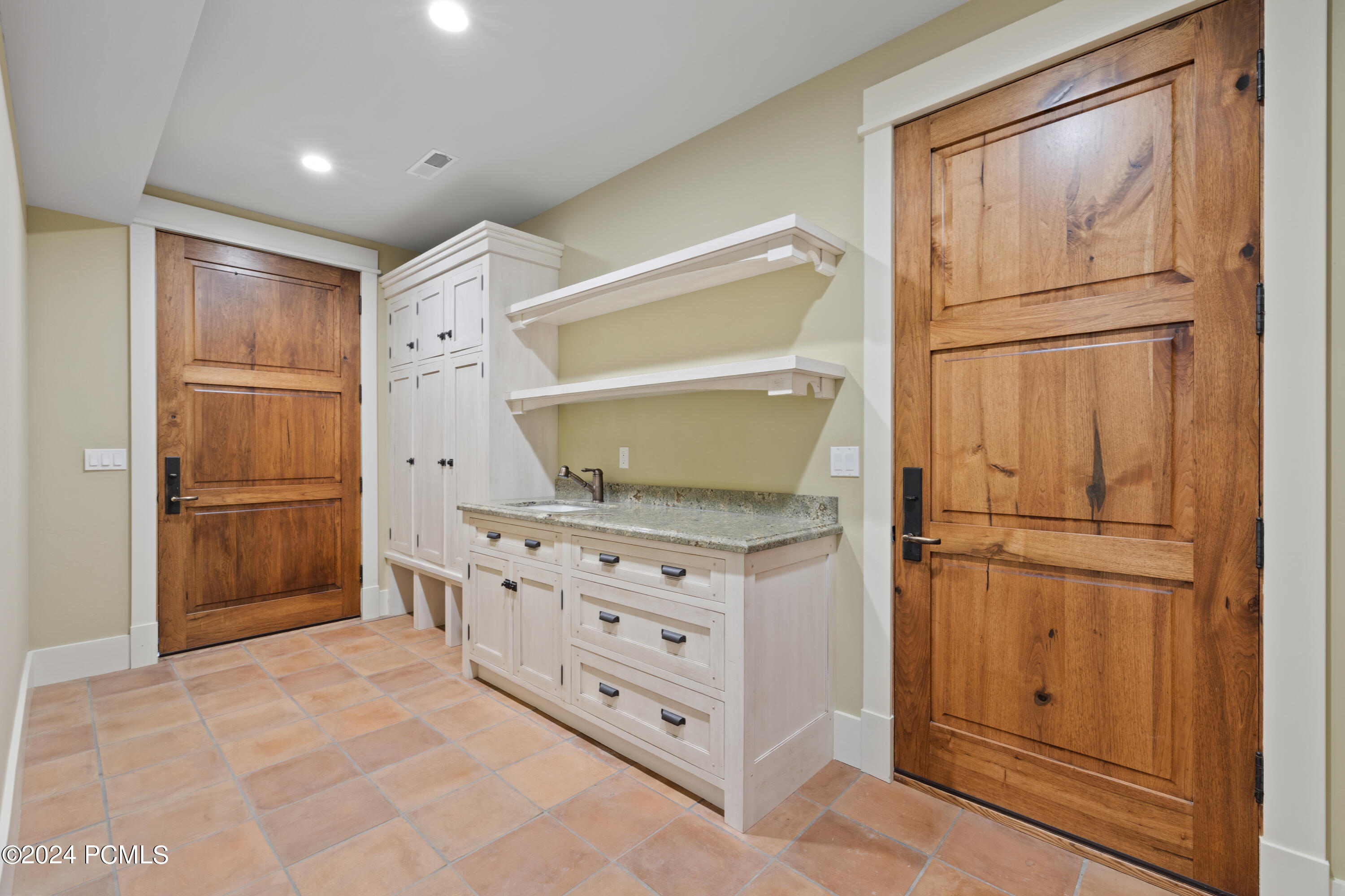2579 Splendor Valley Road