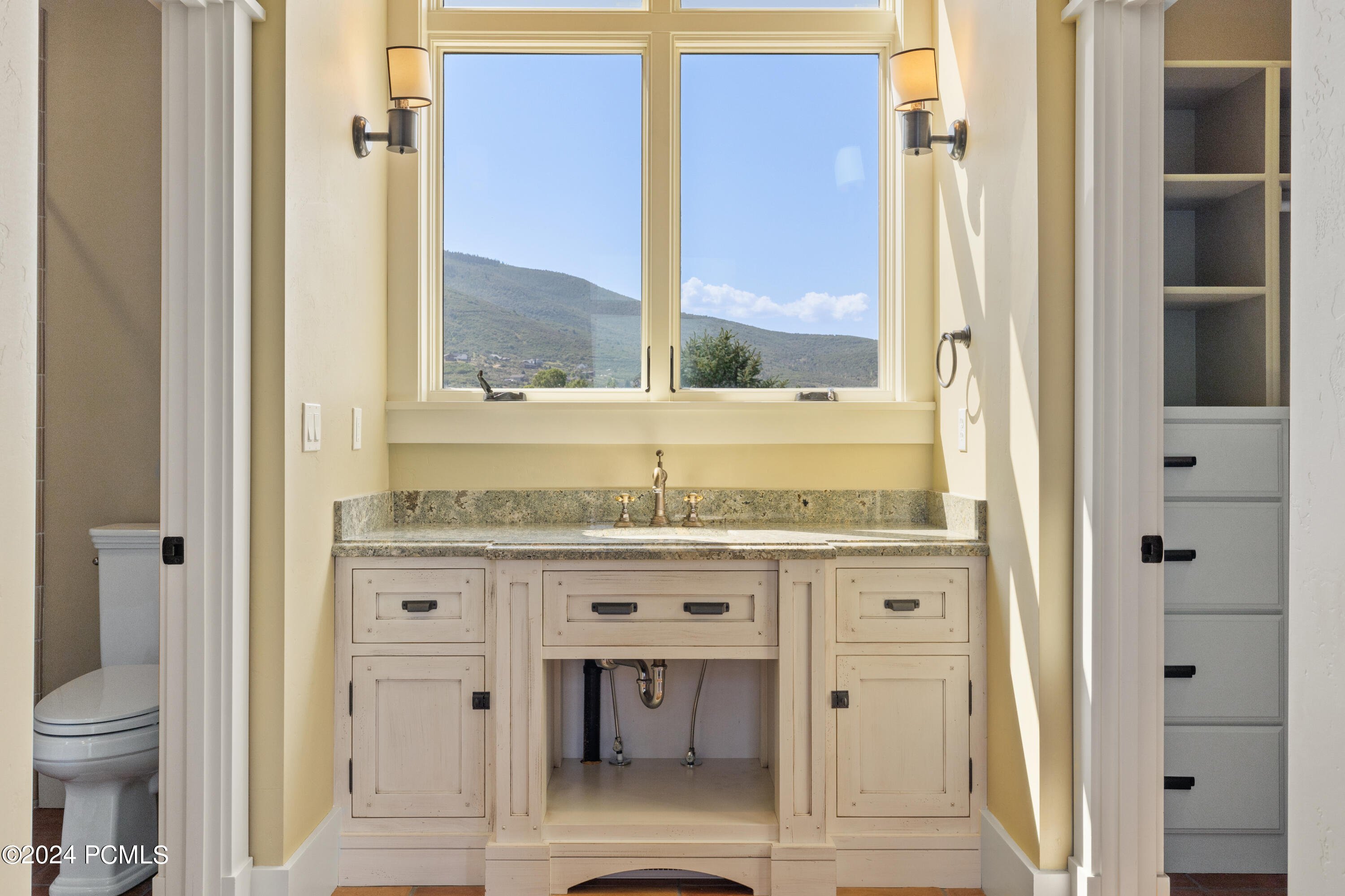 2579 Splendor Valley Road