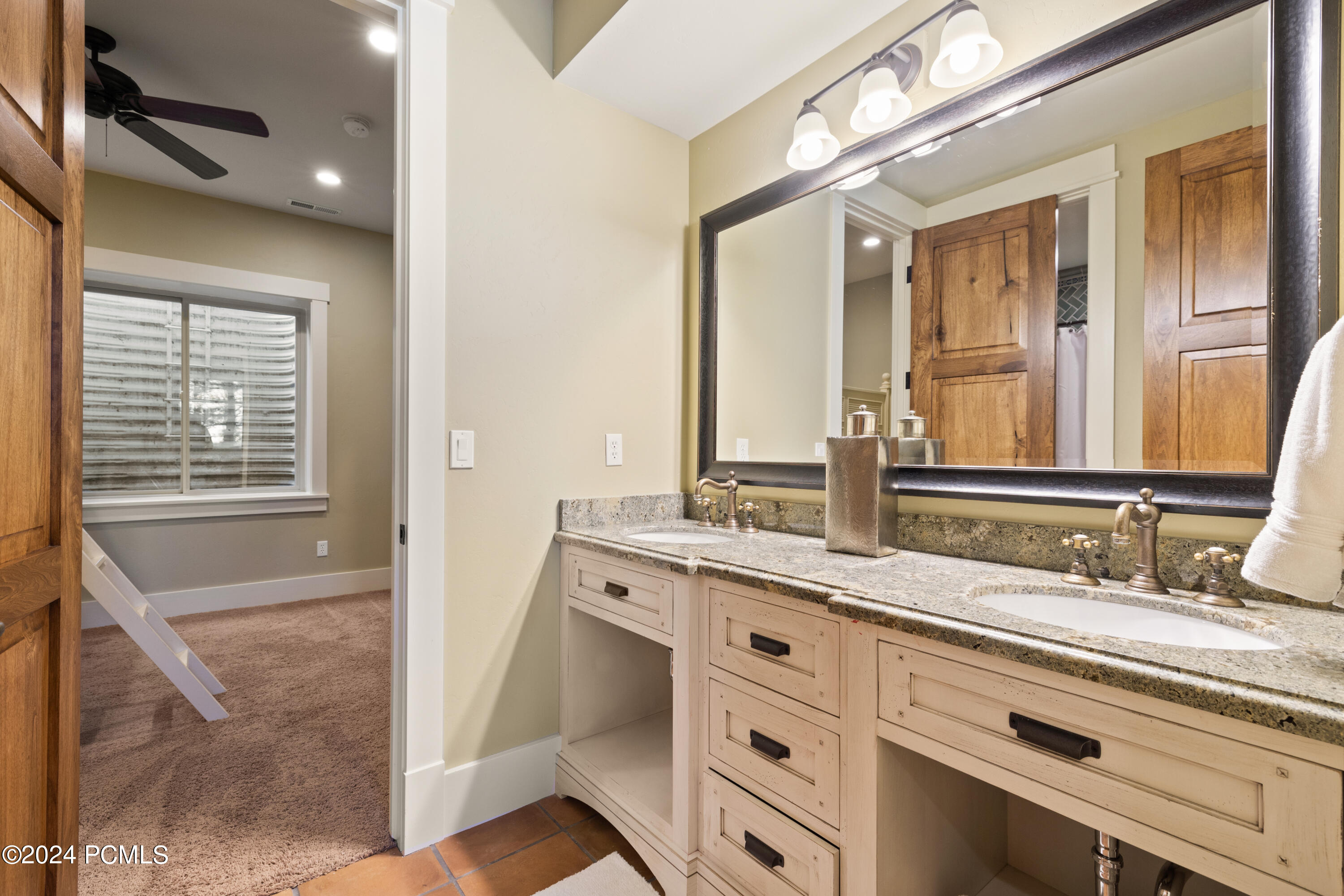 2579 Splendor Valley Road