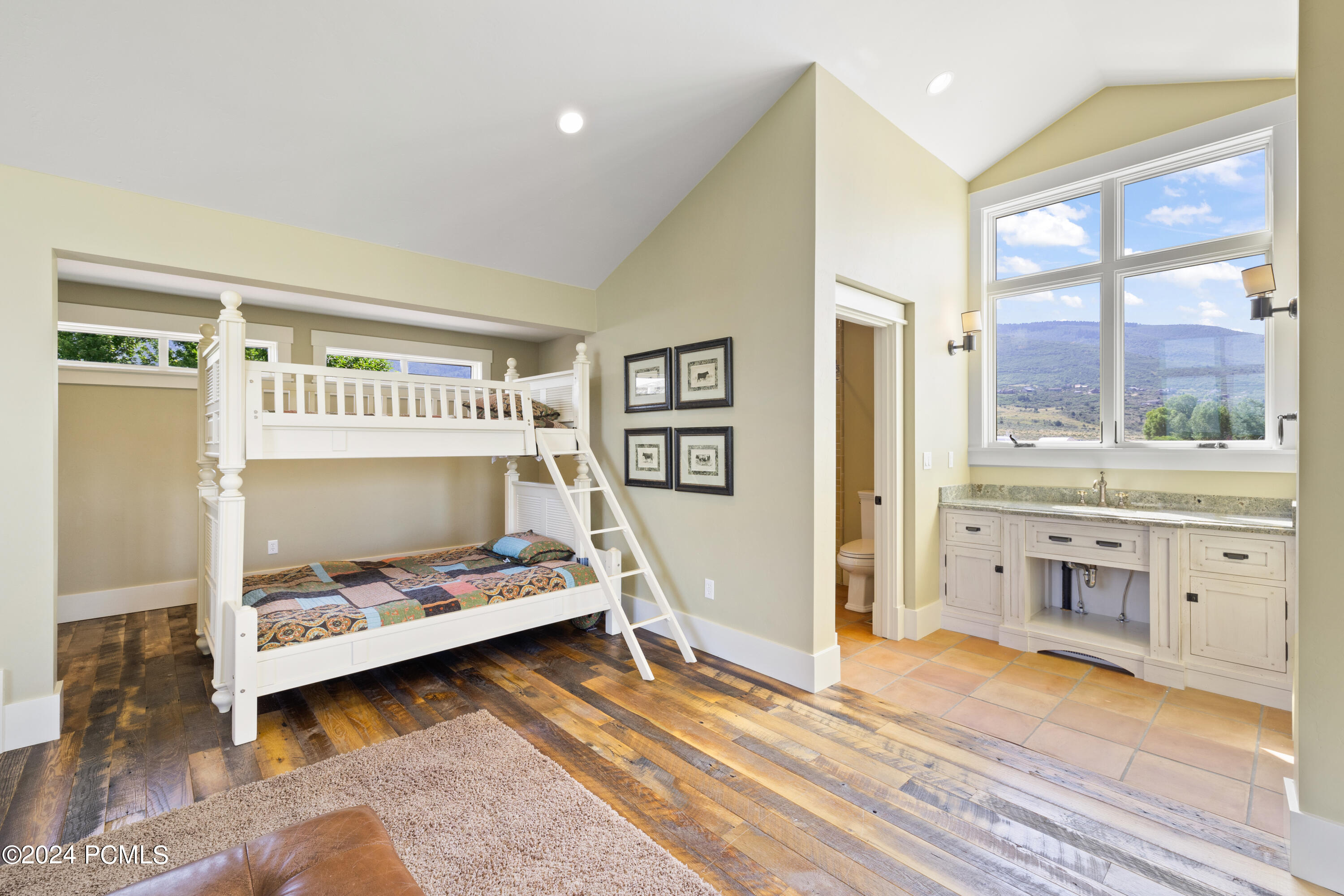 2579 Splendor Valley Road