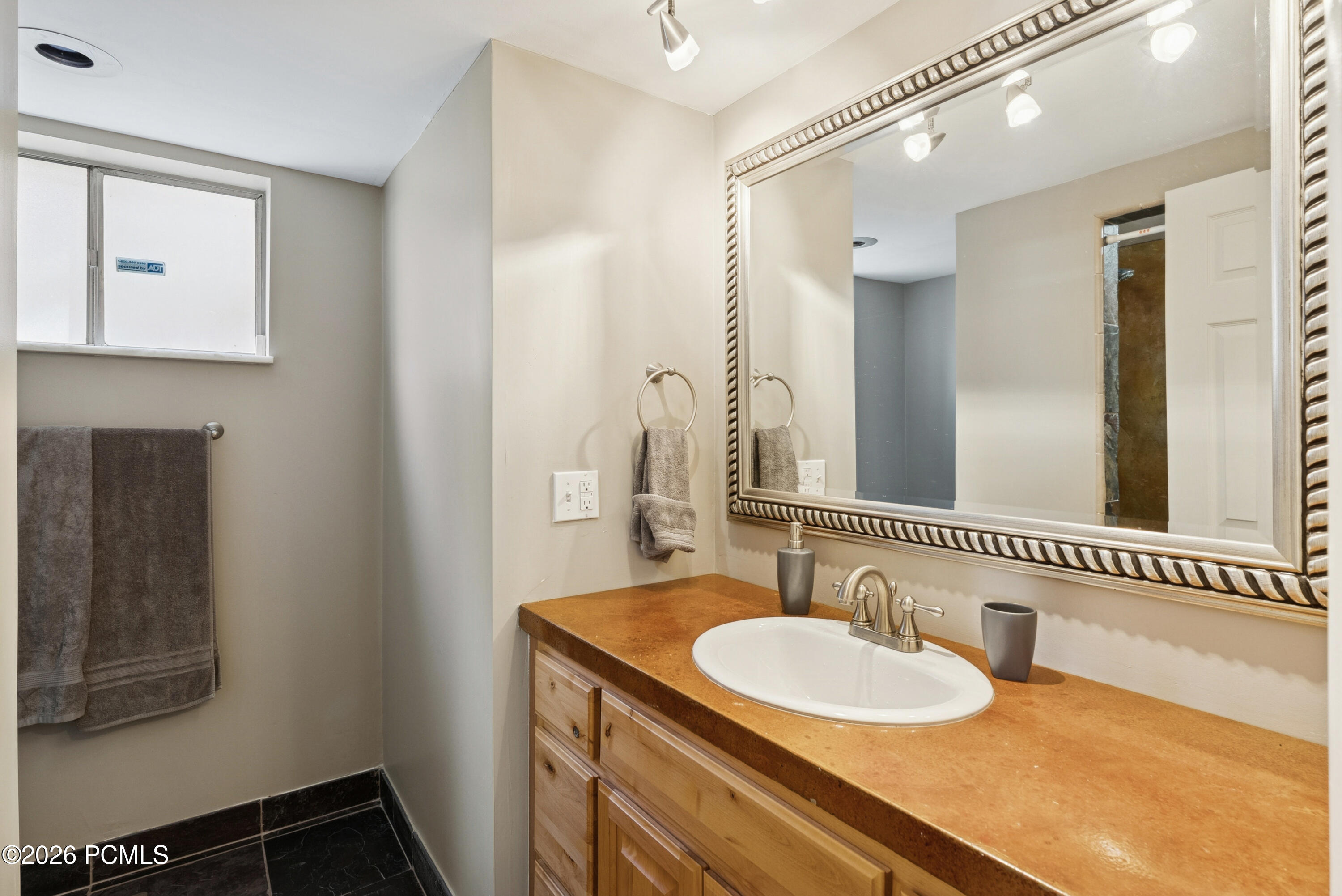 3651 E Oakview Drive