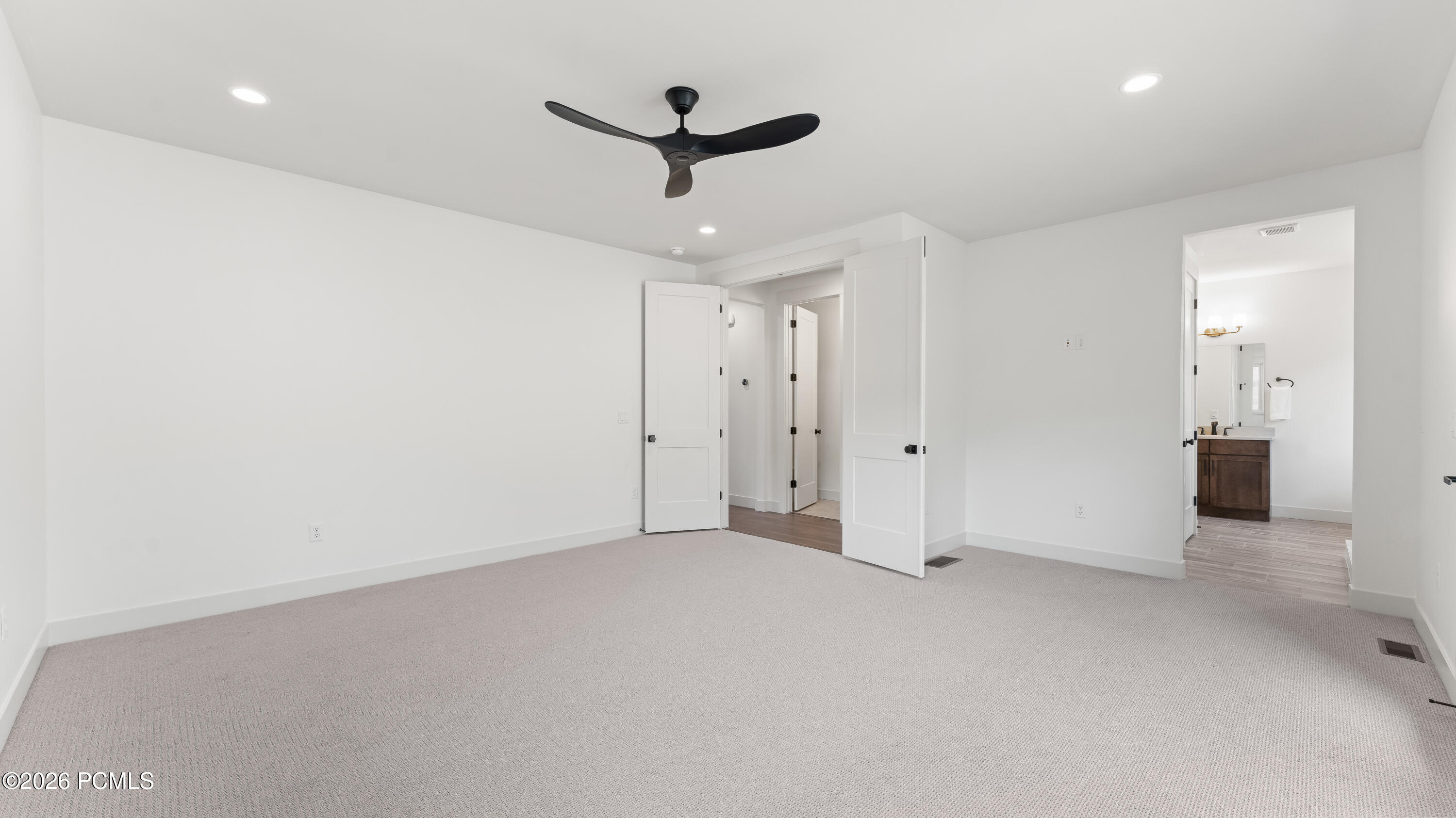 11742 N Shoreline Drive