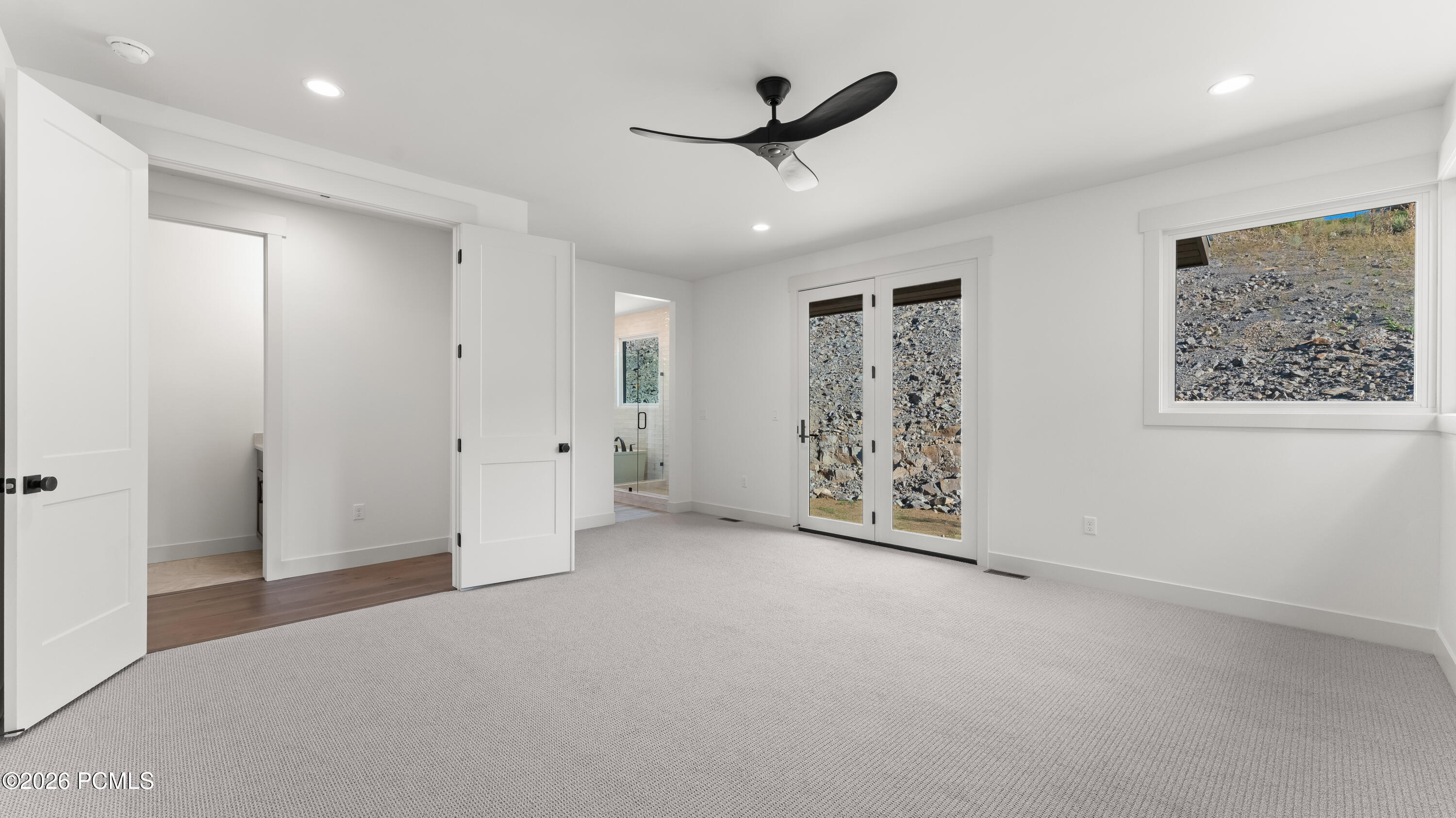 11742 N Shoreline Drive