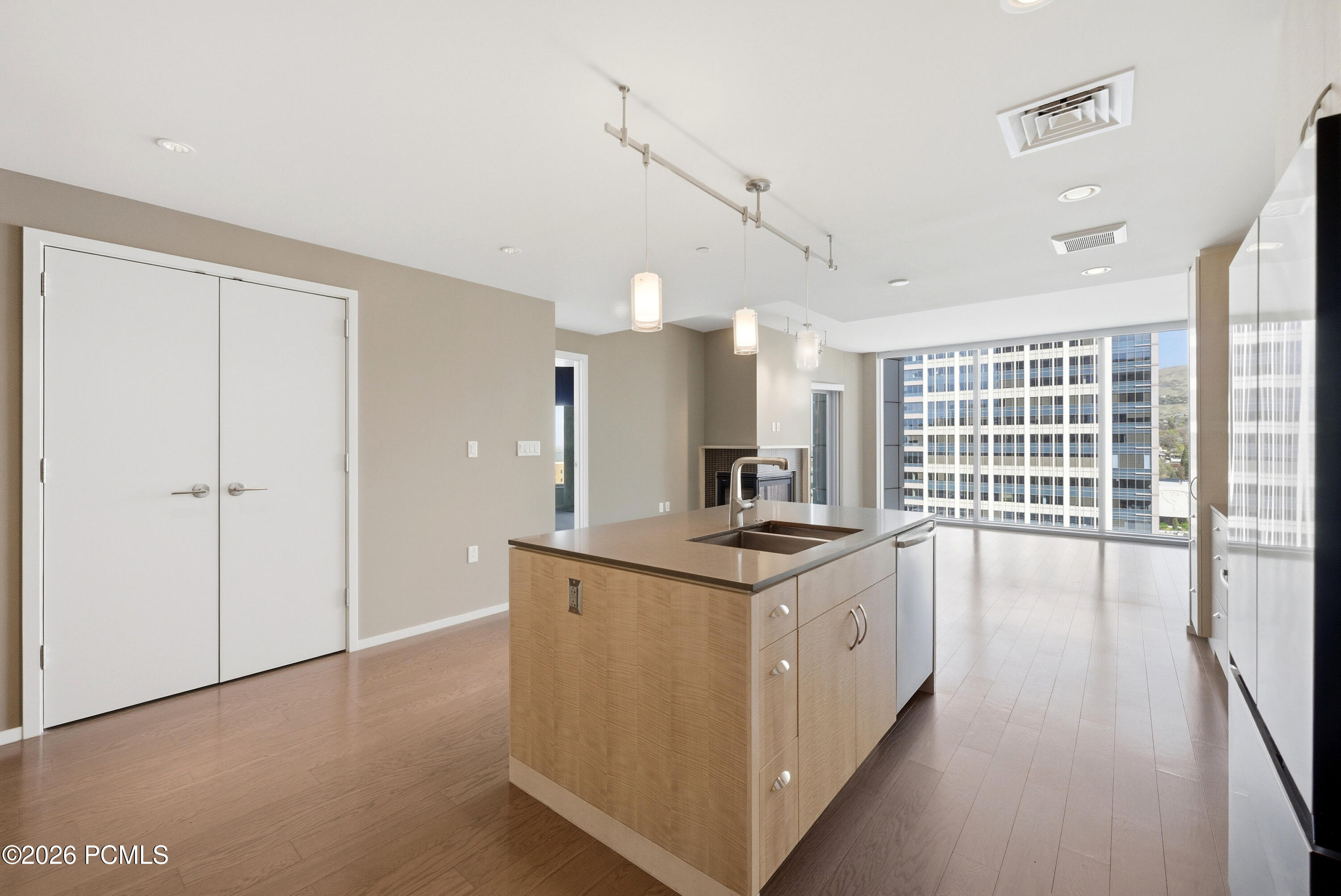 35 E 100 Apt 1302