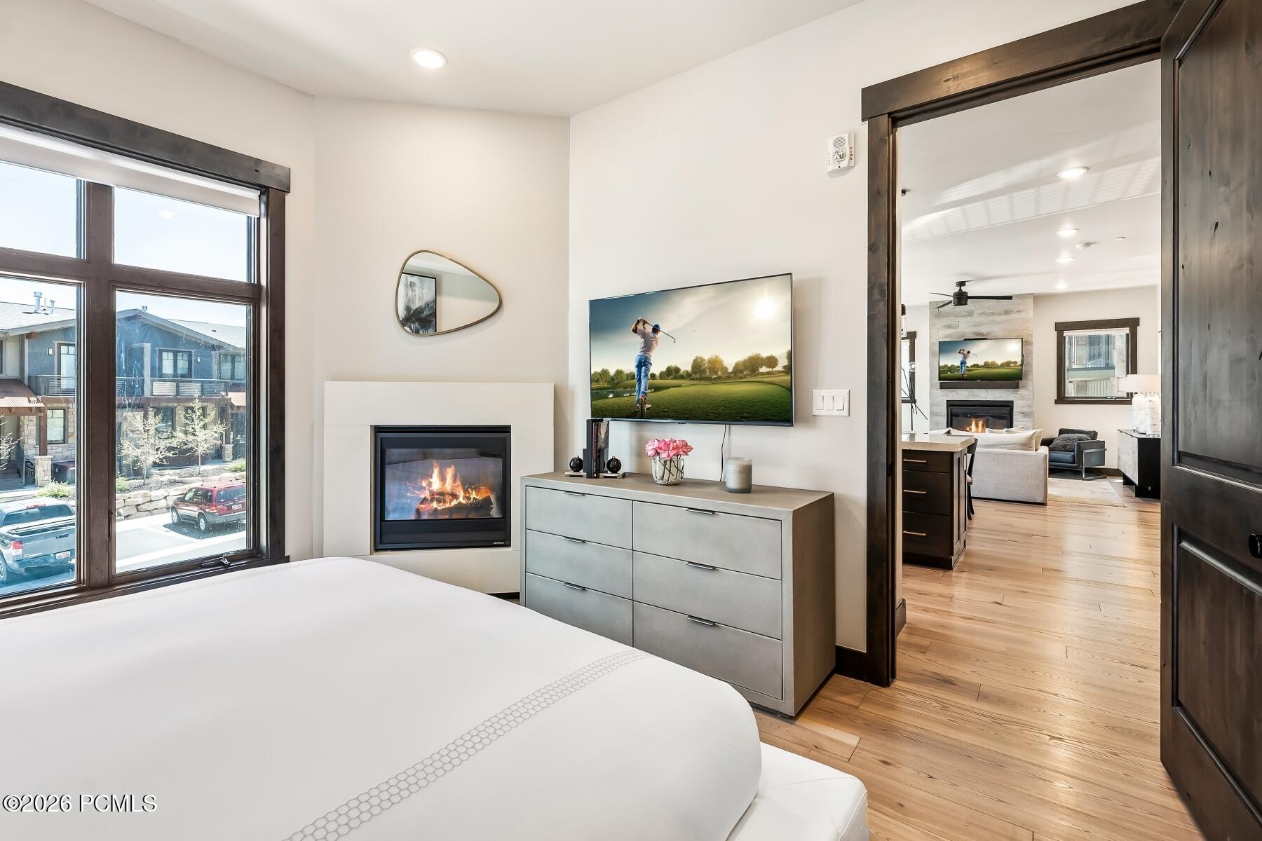 3751 Blackstone Drive Unit 2j