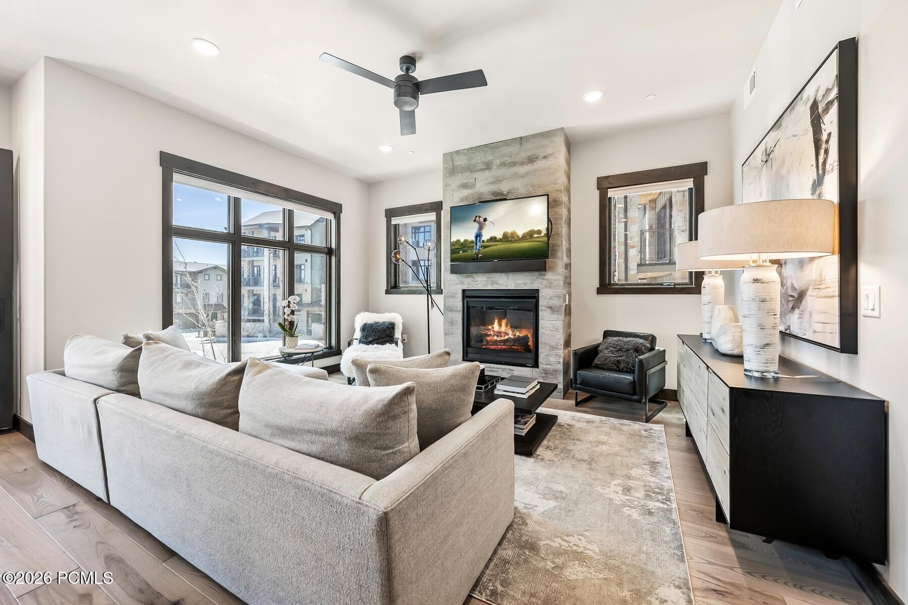3751 Blackstone Drive Unit 2j