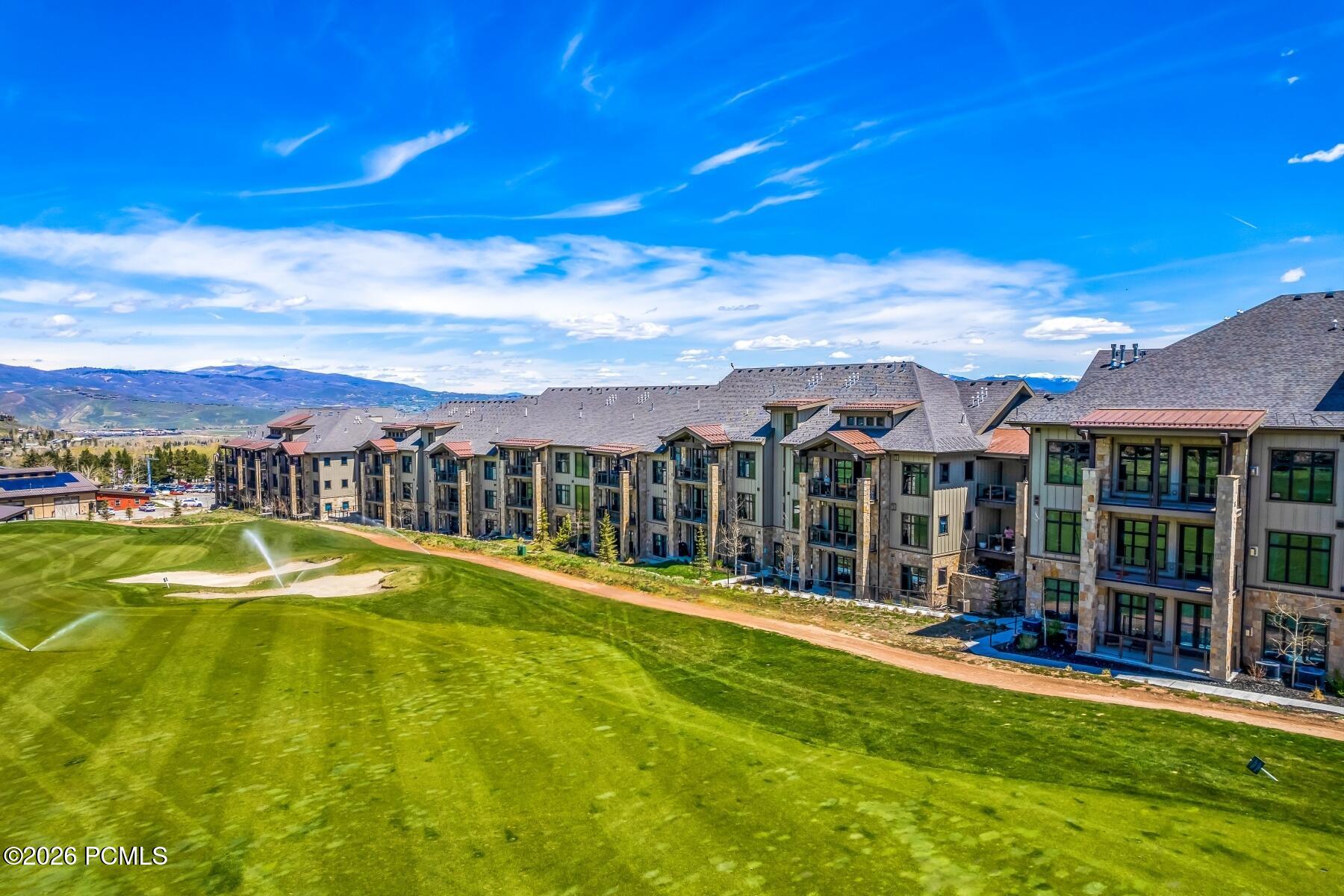 3751 Blackstone Drive Unit 2j