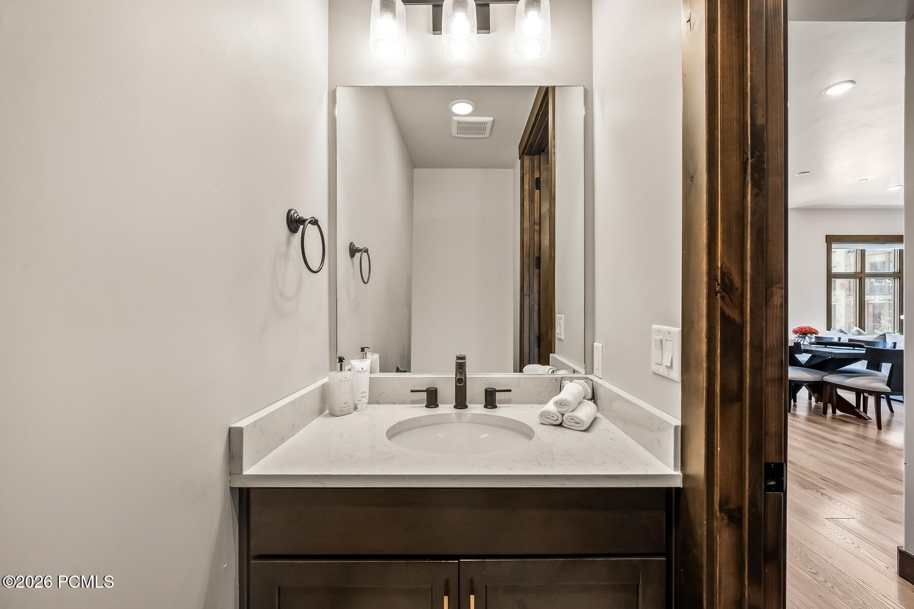 3751 Blackstone Drive Unit 2j