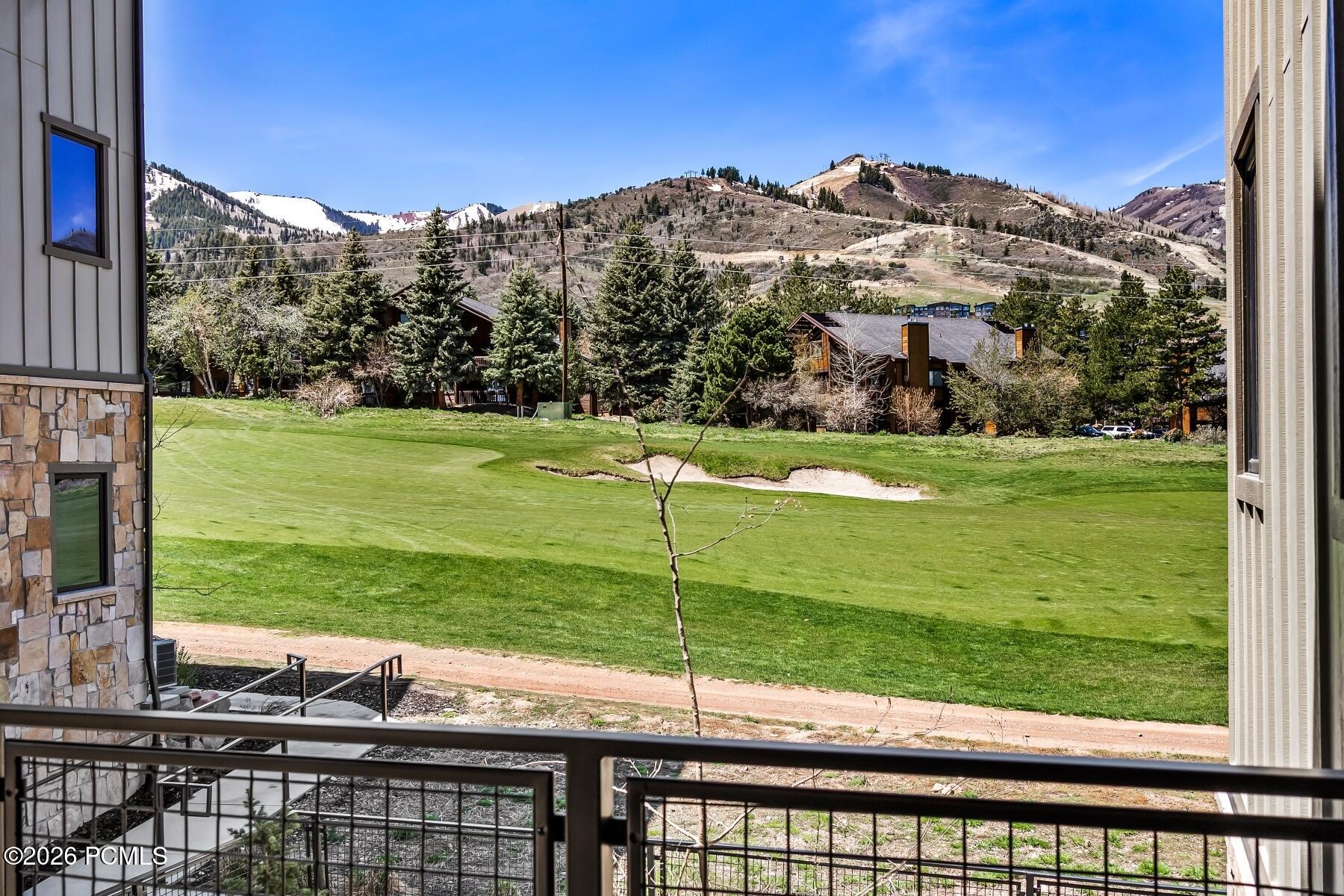 3751 Blackstone Drive Unit 2j