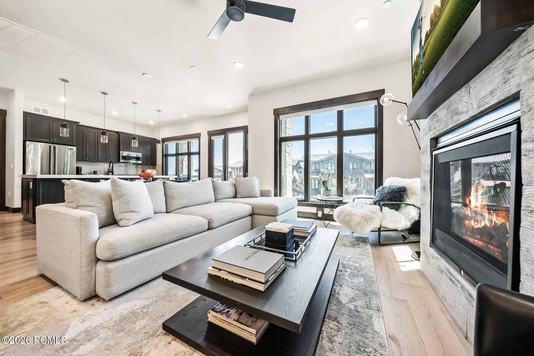 3751 Blackstone Drive Unit 2j