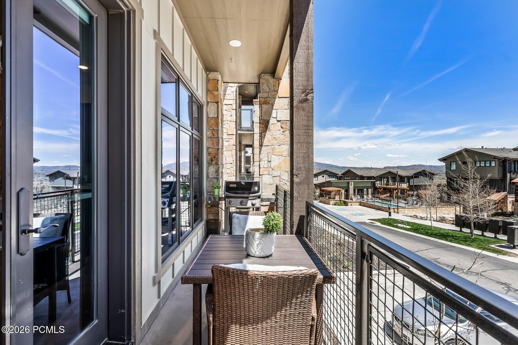 3751 Blackstone Drive Unit 2j