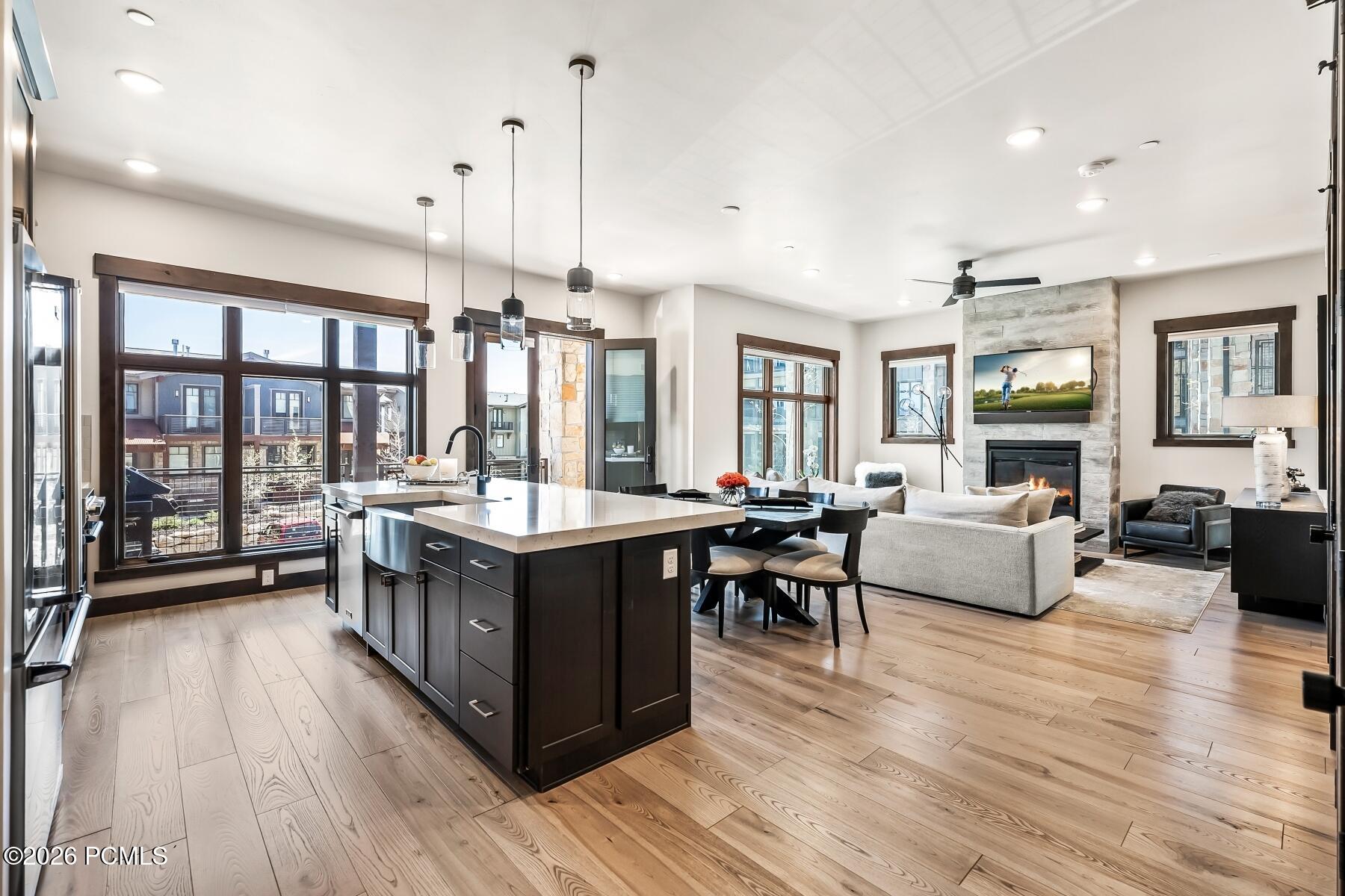 3751 Blackstone Drive Unit 2j