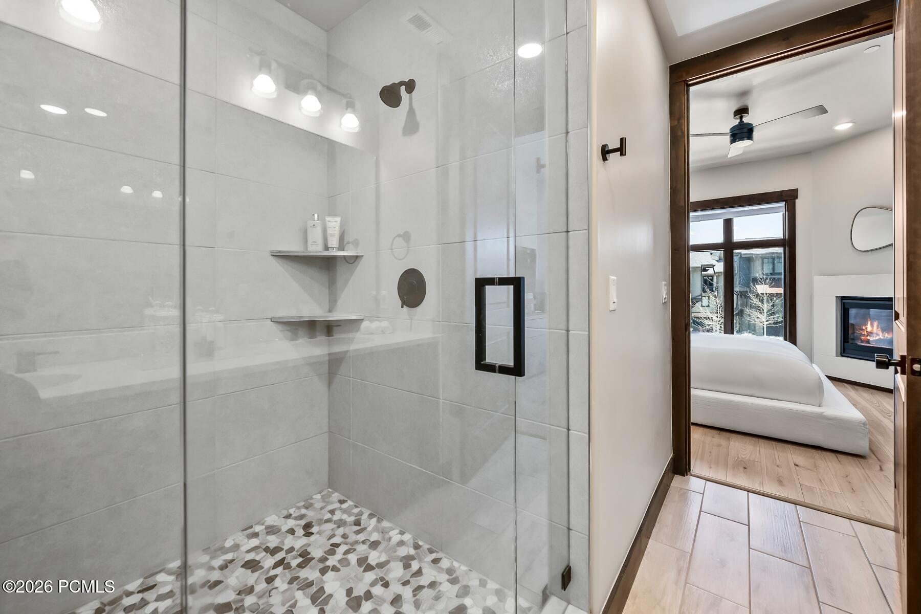 3751 Blackstone Drive Unit 2j