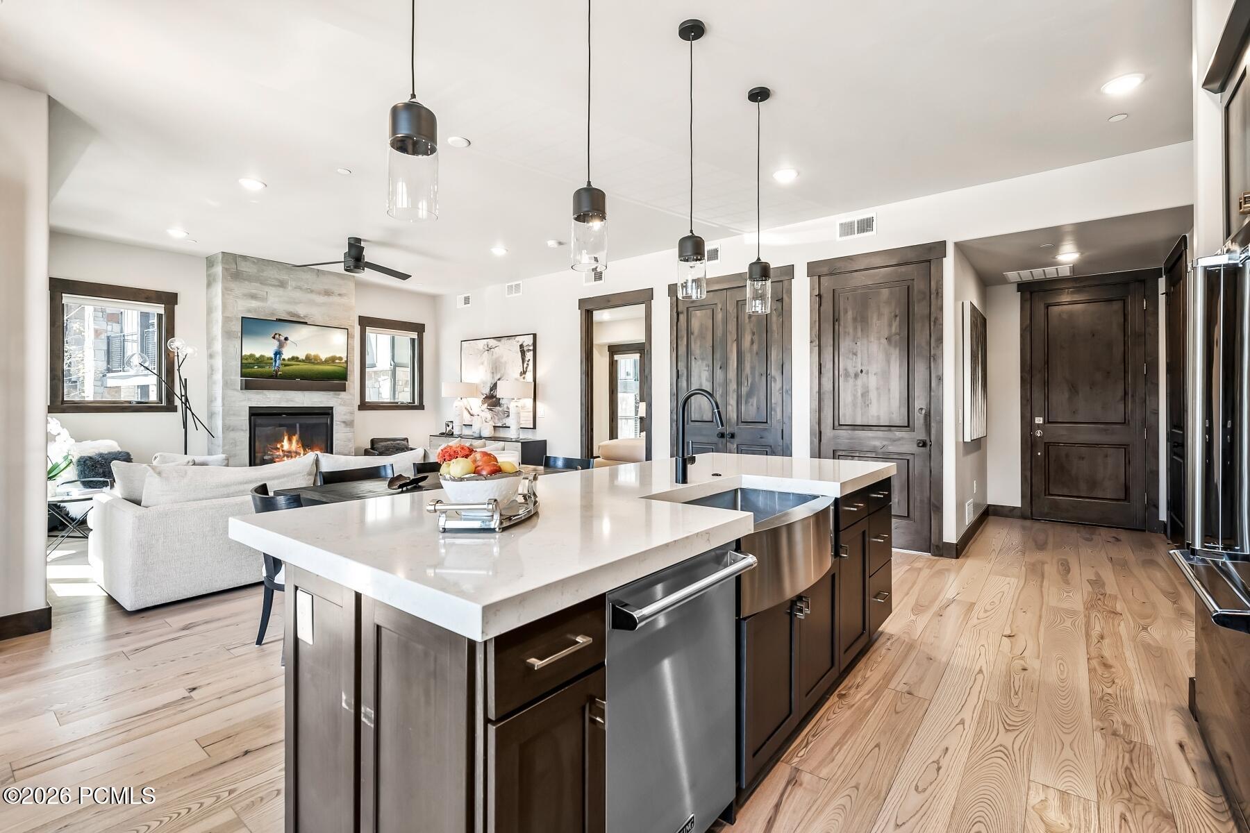 3751 Blackstone Drive Unit 2j