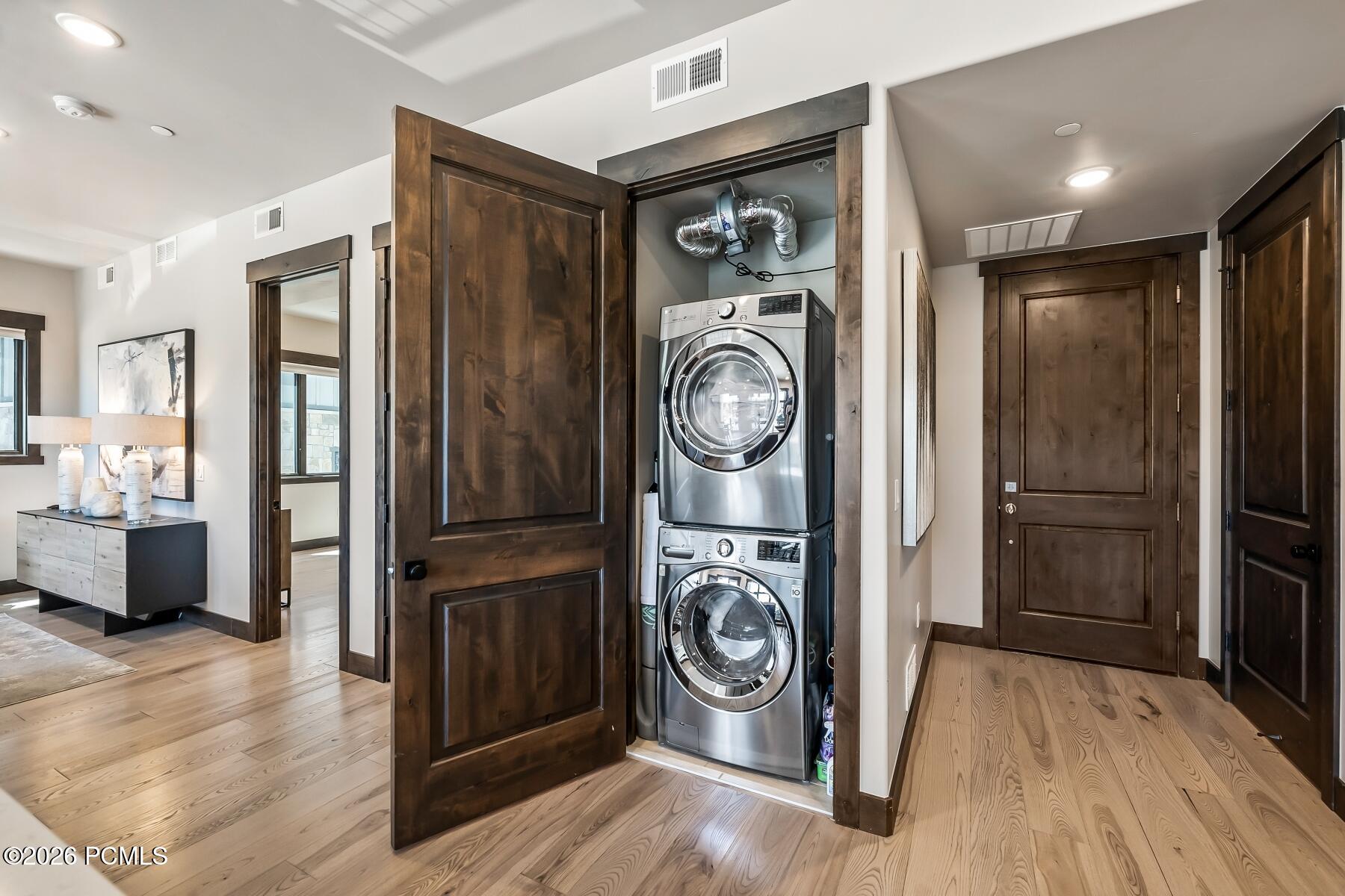 3751 Blackstone Drive Unit 2j