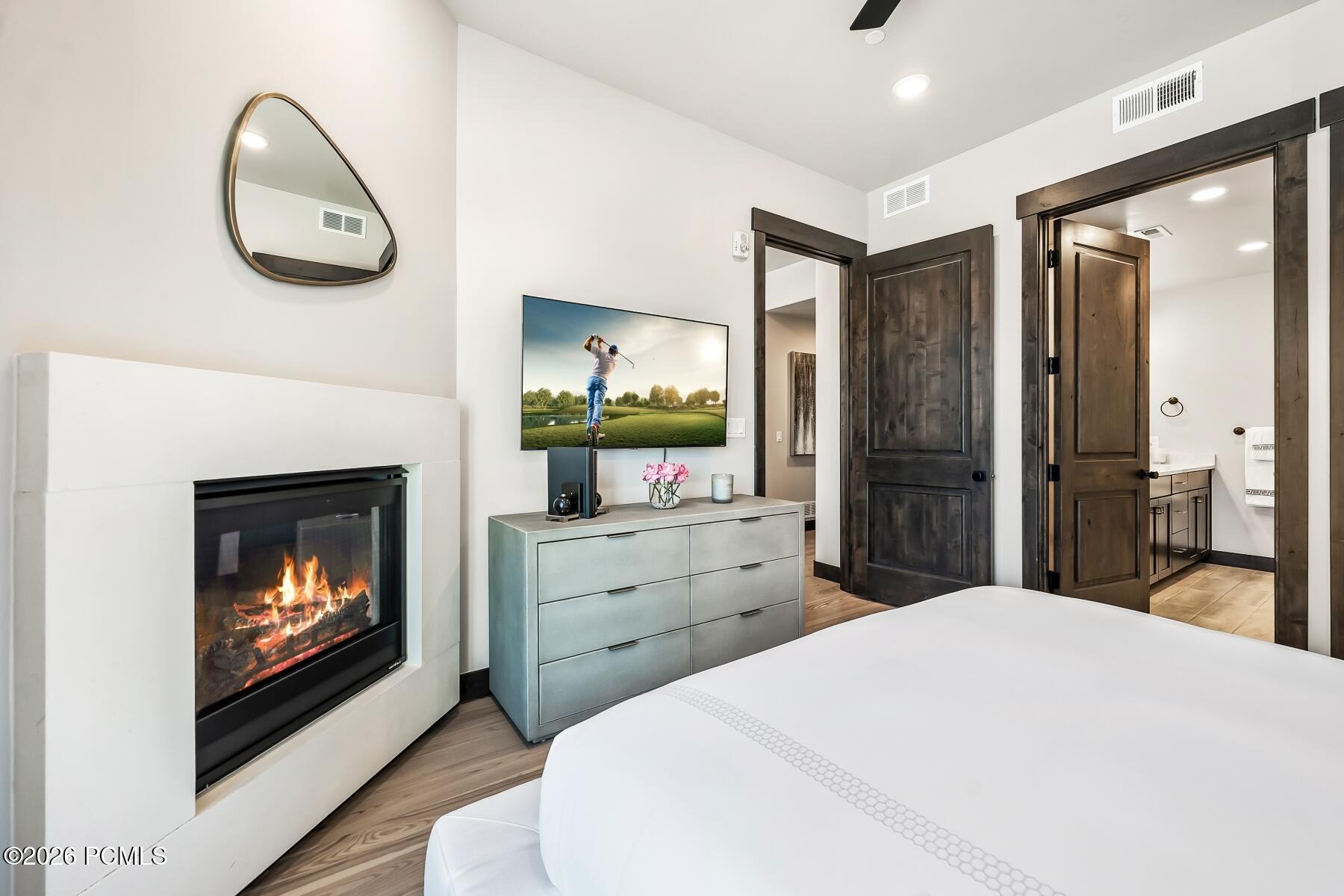 3751 Blackstone Drive Unit 2j
