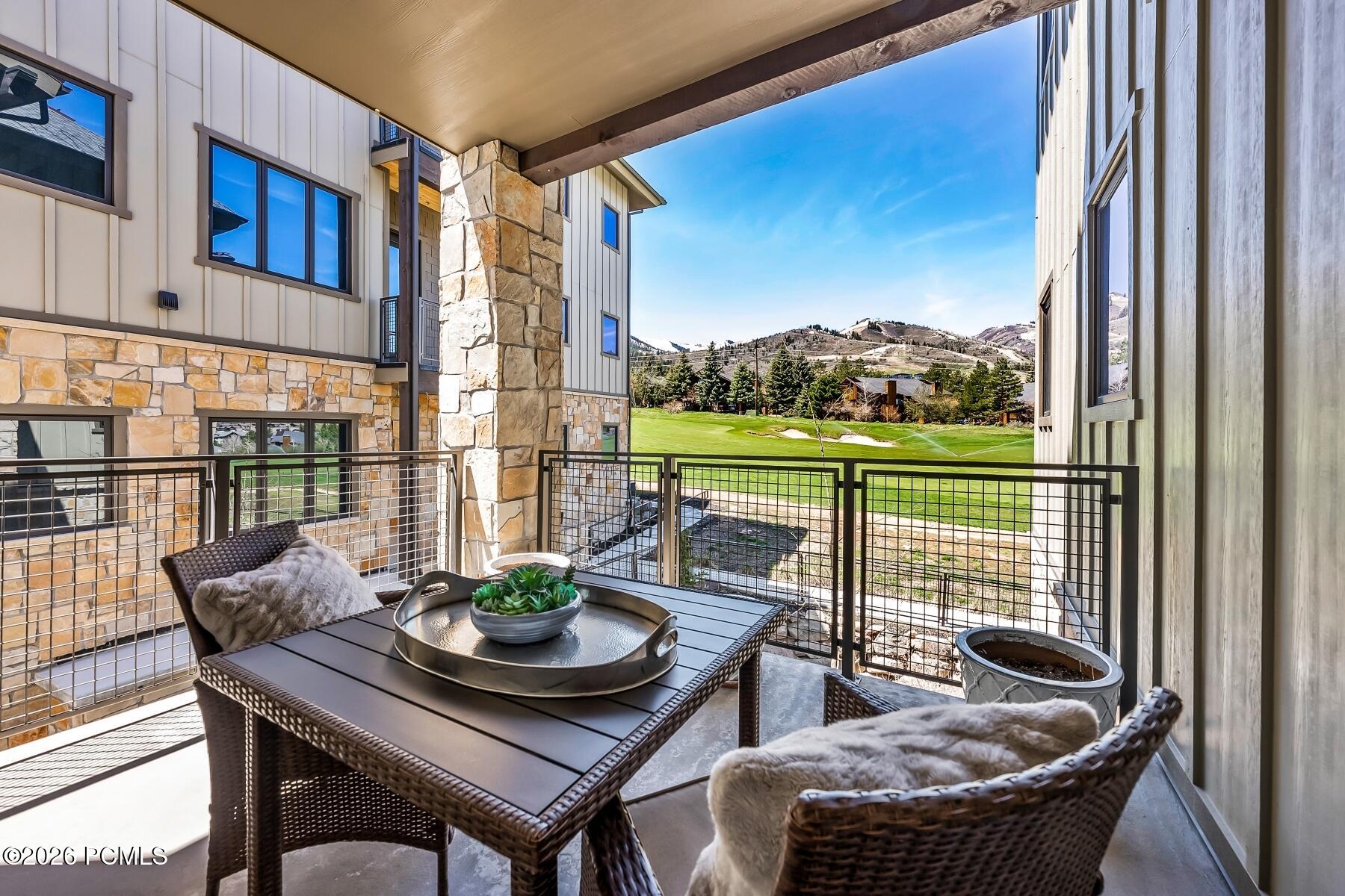 3751 Blackstone Drive Unit 2j