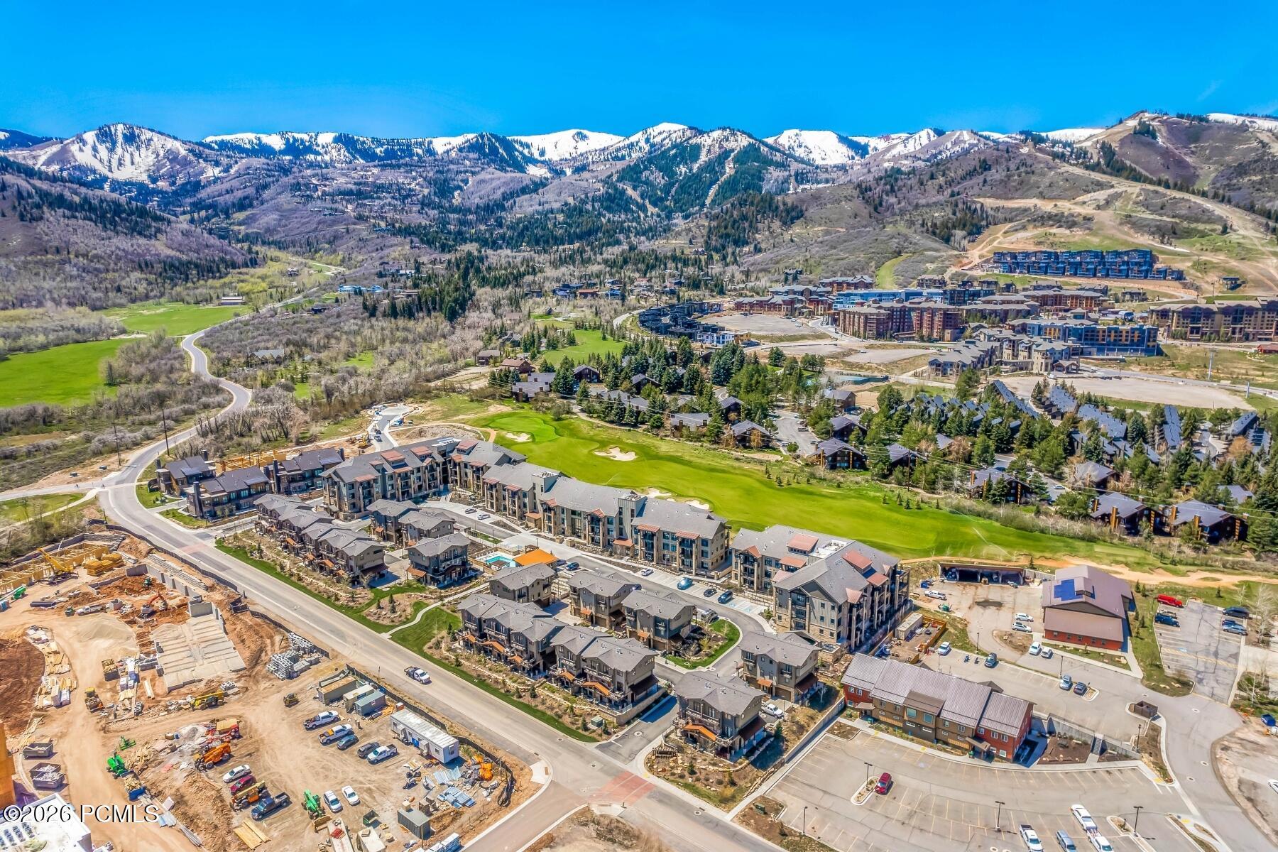 3751 Blackstone Drive Unit 2j
